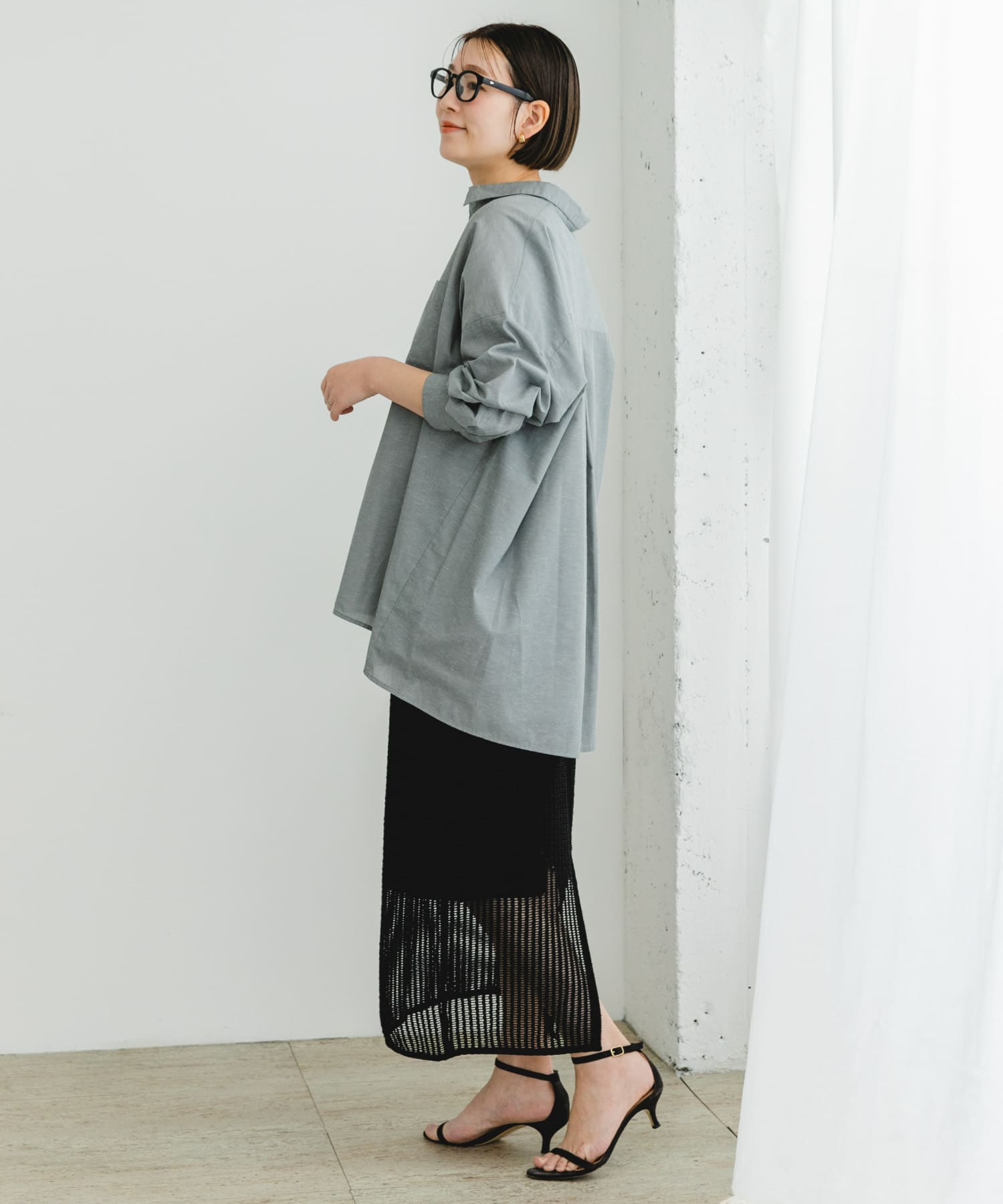 GRAY