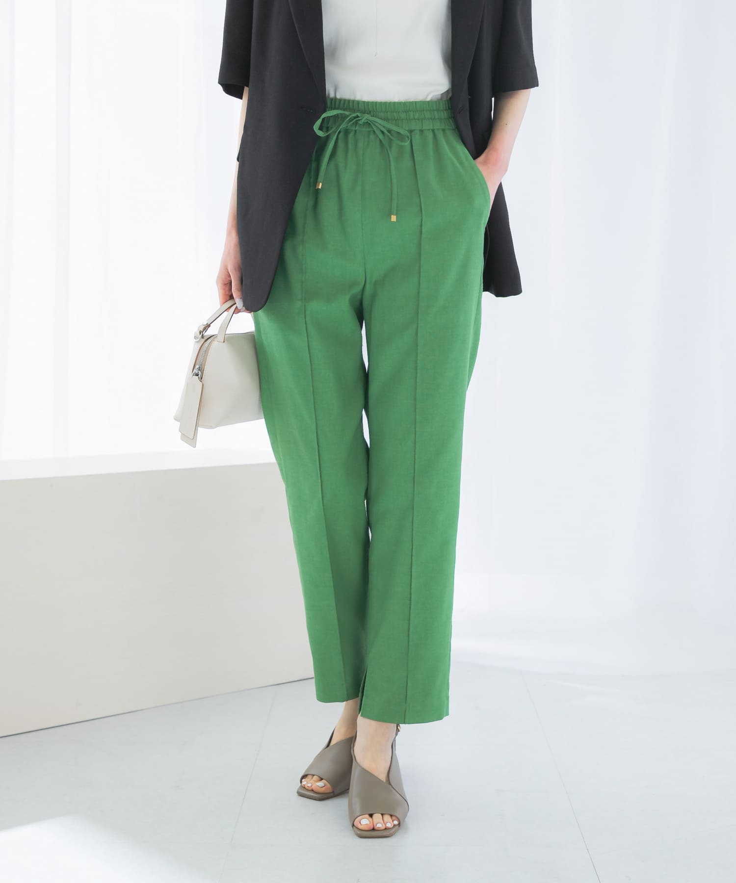 GREEN