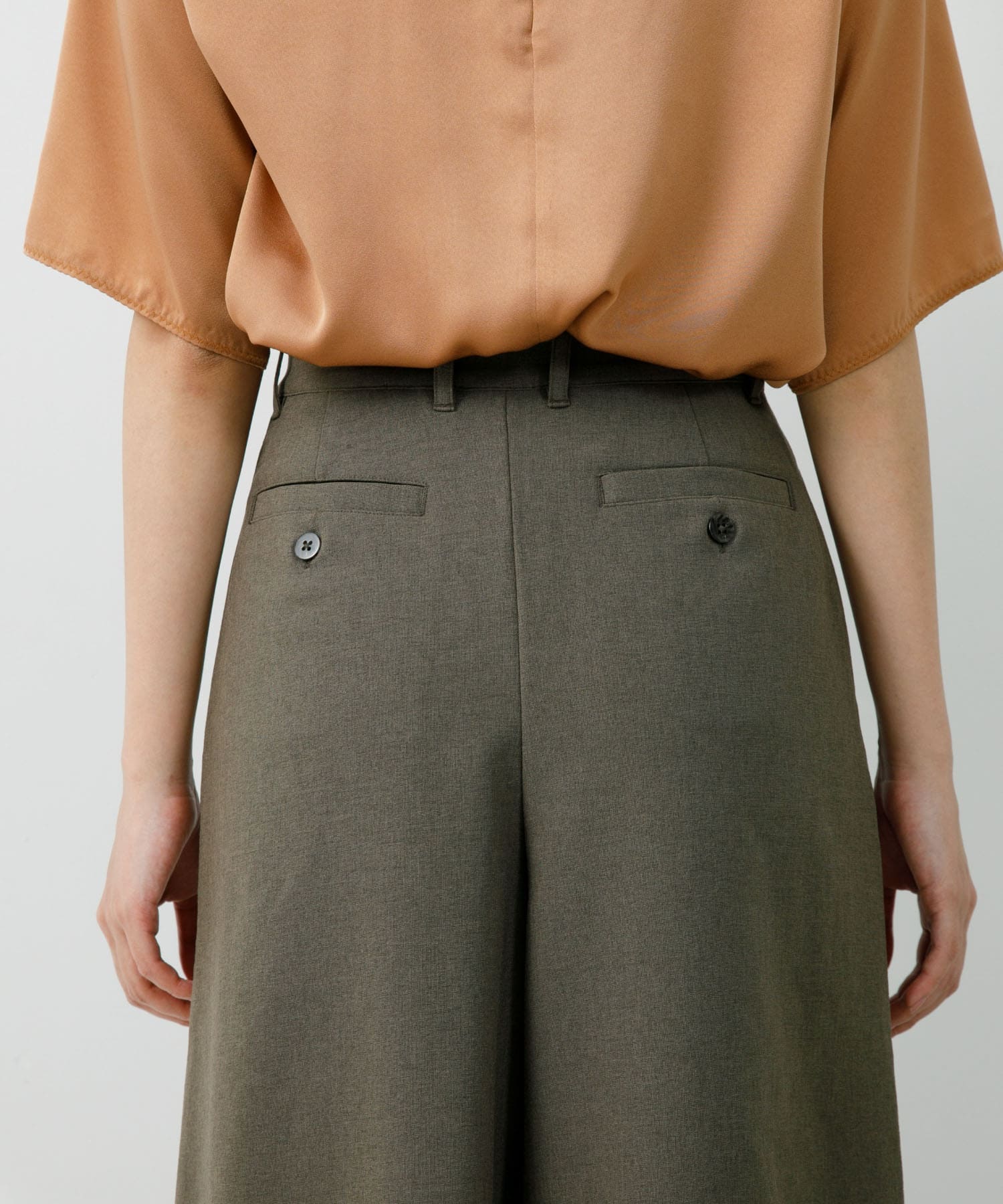 身長：166cm サイズ：38