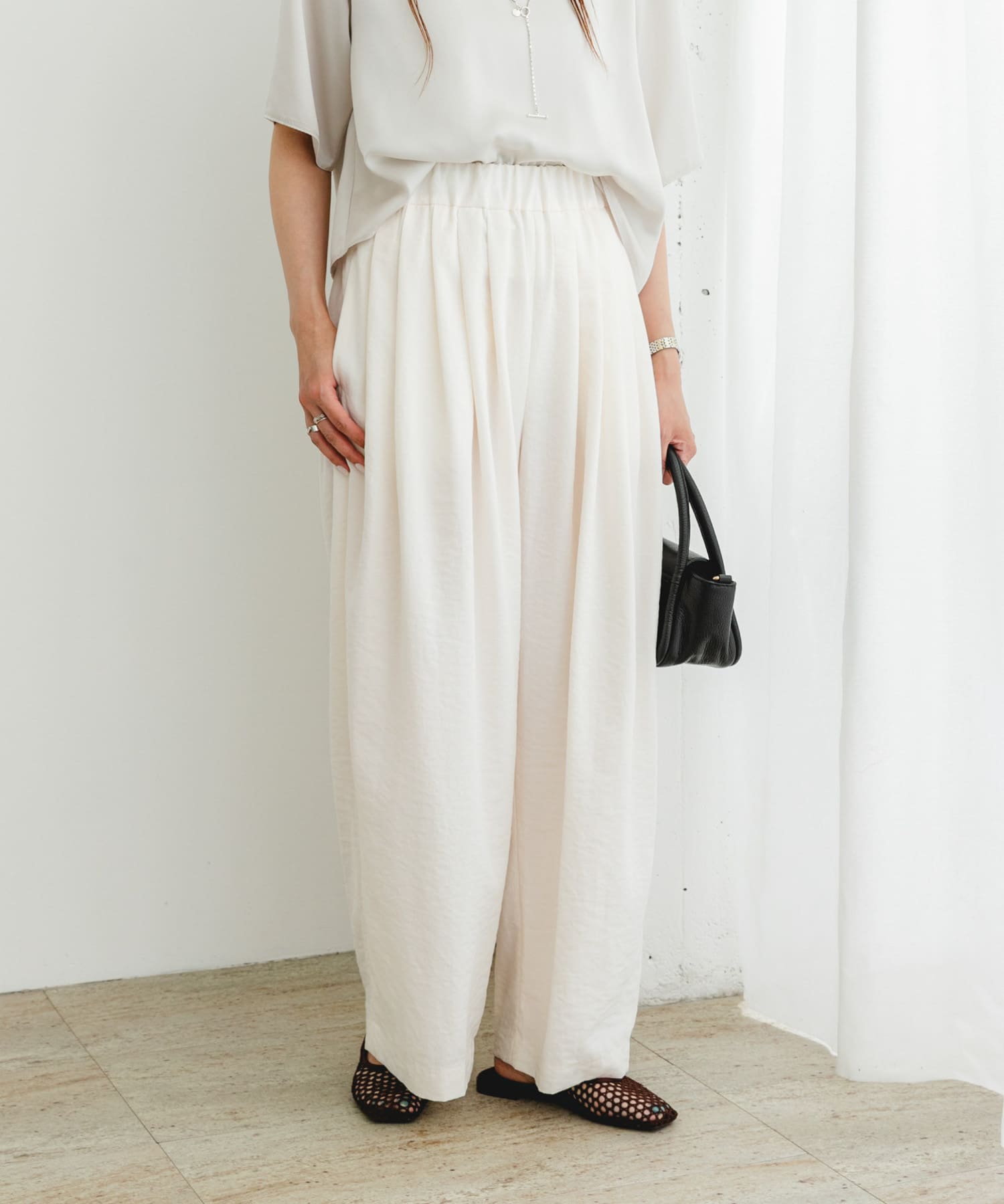 OFF WHITE