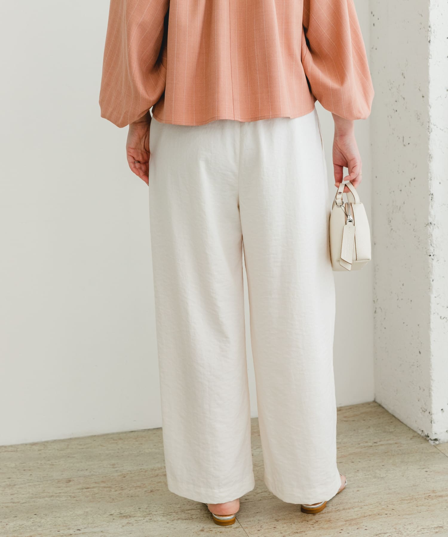 OFF WHITE
