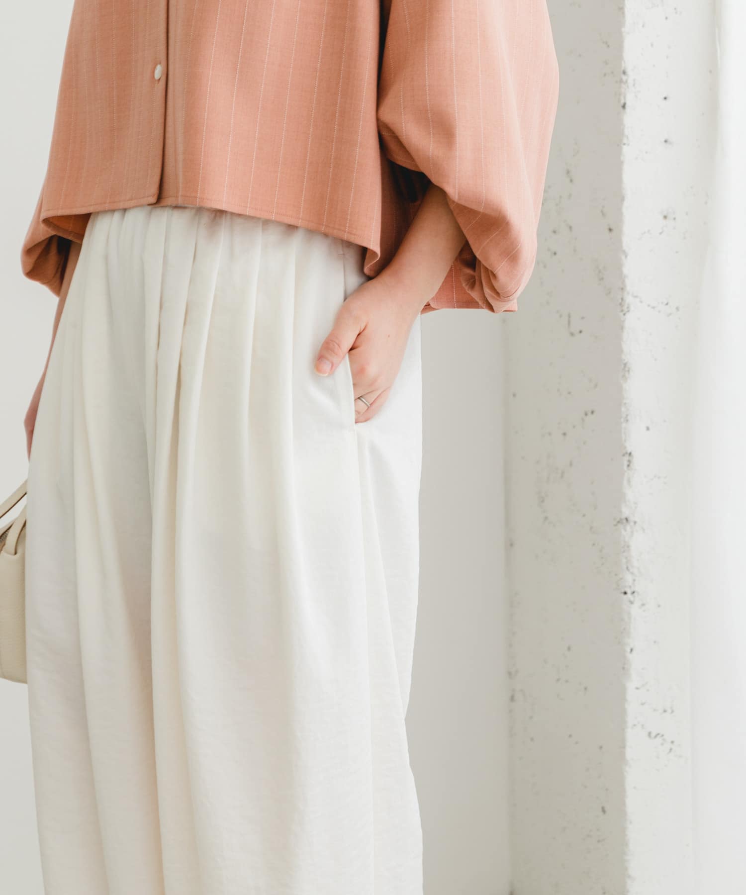 OFF WHITE