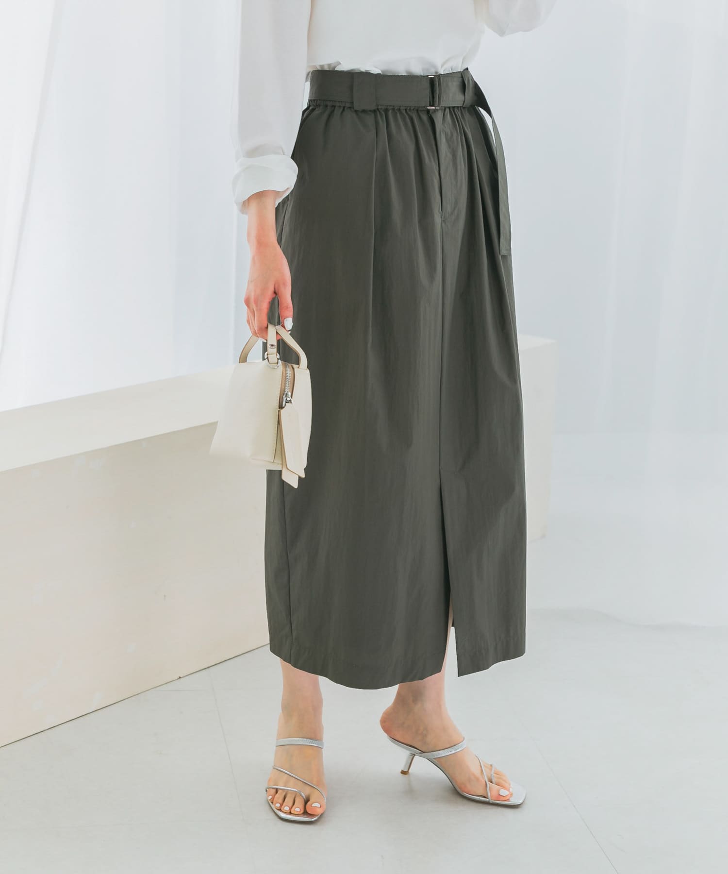 ベルト付スカート
