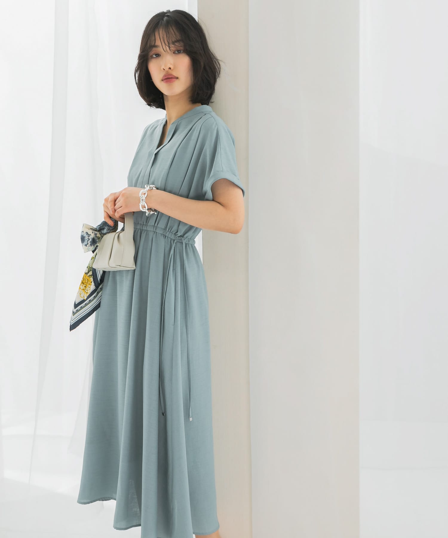 ウォッシャブルセミシアーキーネックワンピース