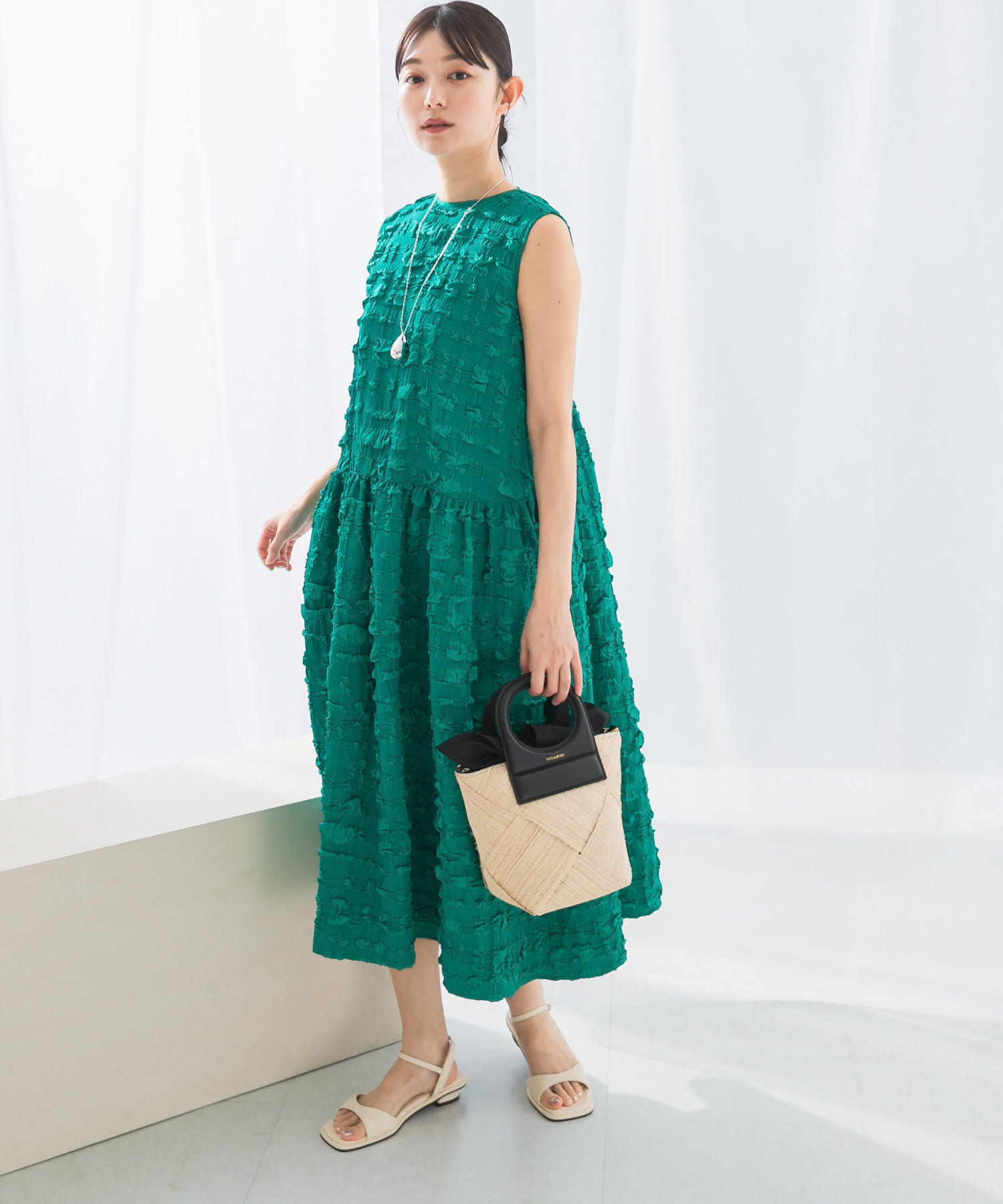 GREEN