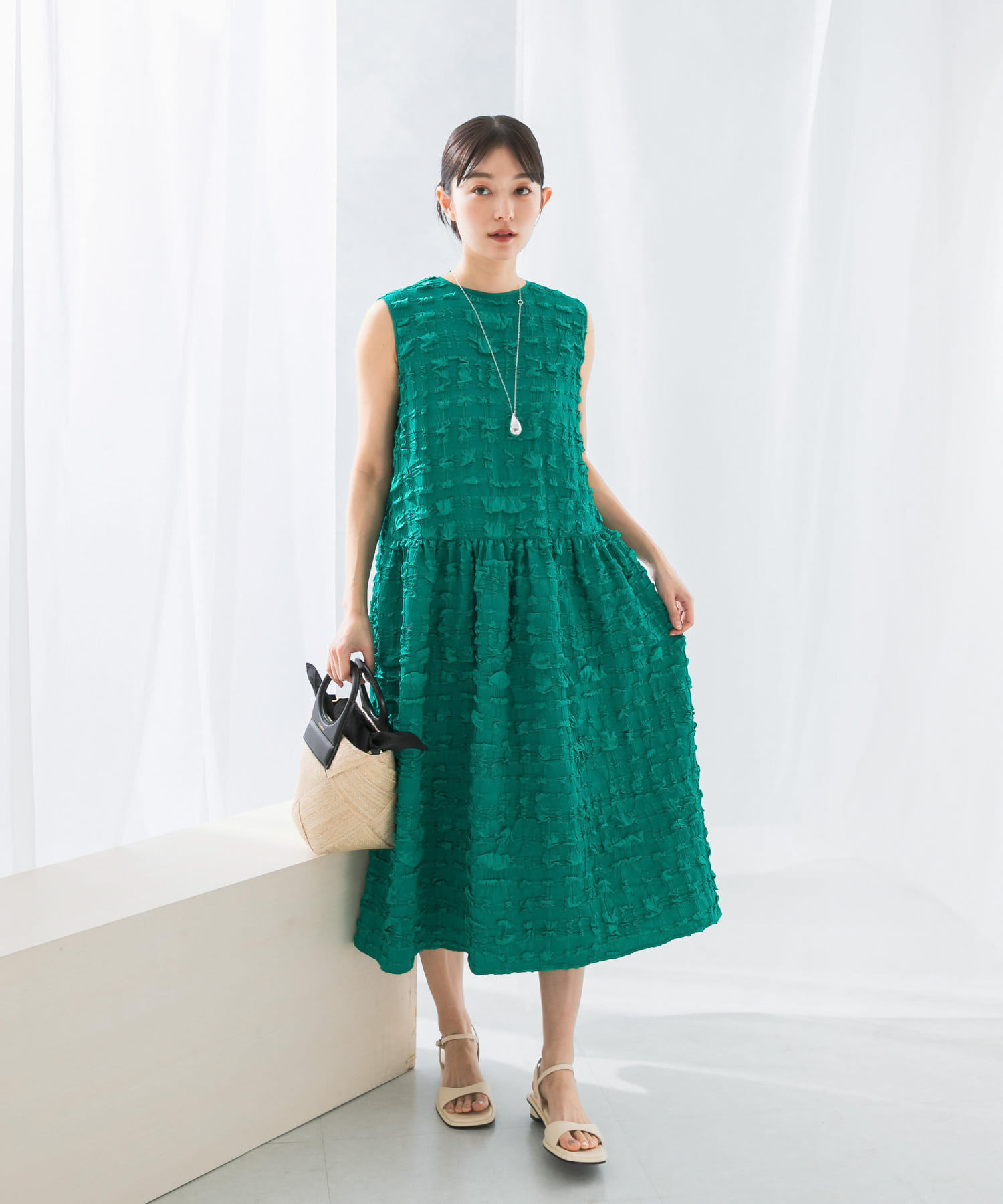 GREEN