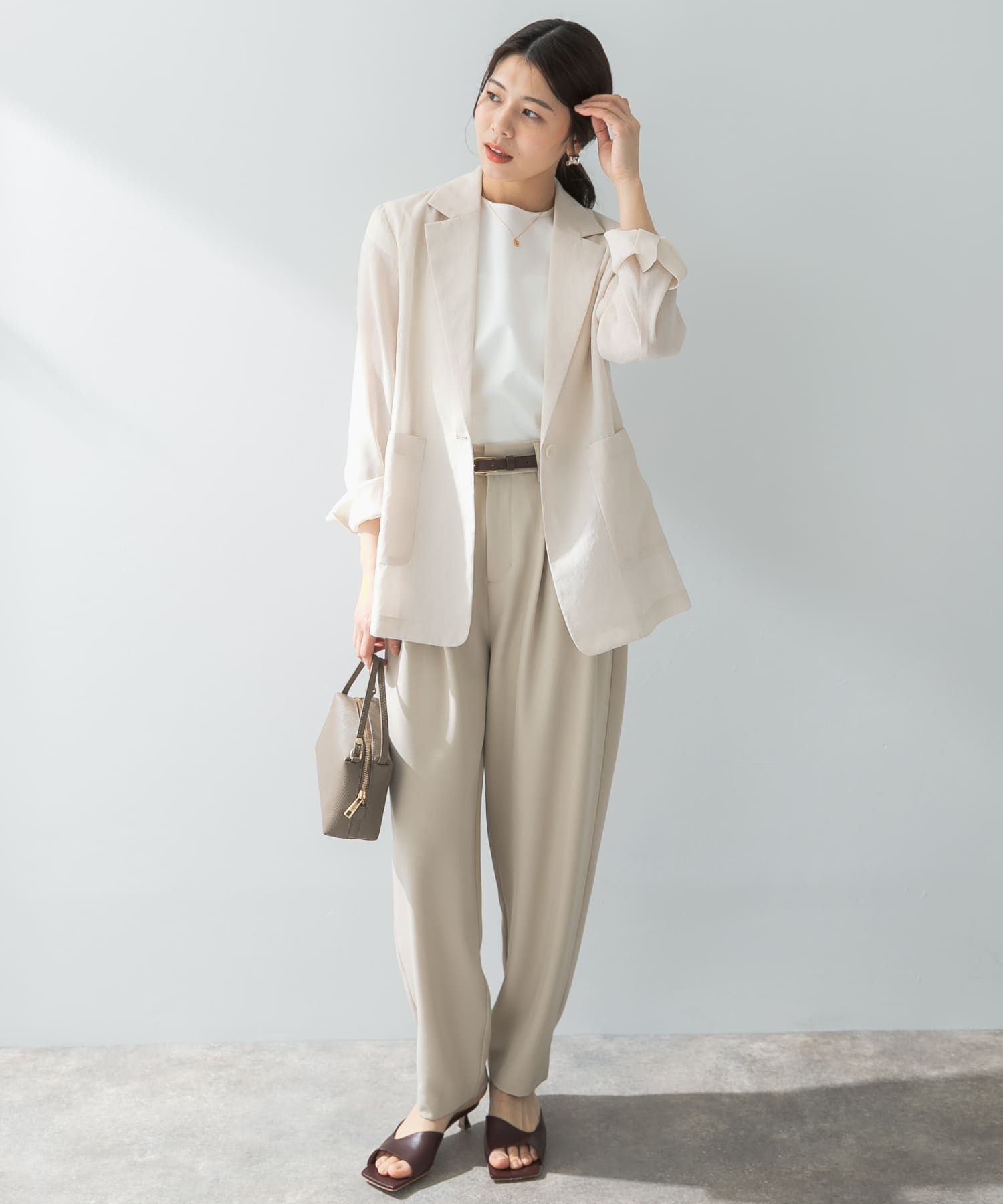 L/BEIGE