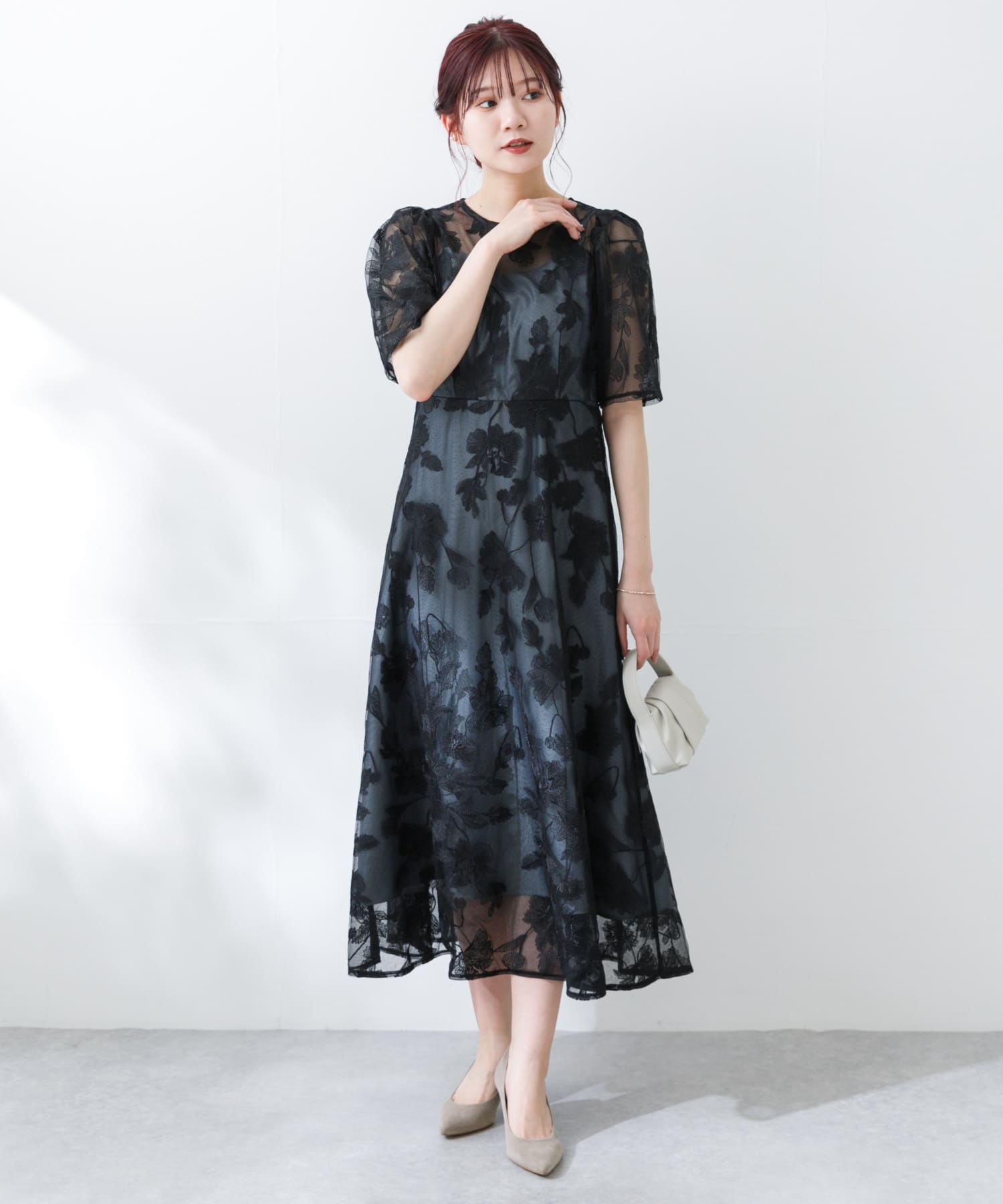 エンブロイダリードレス