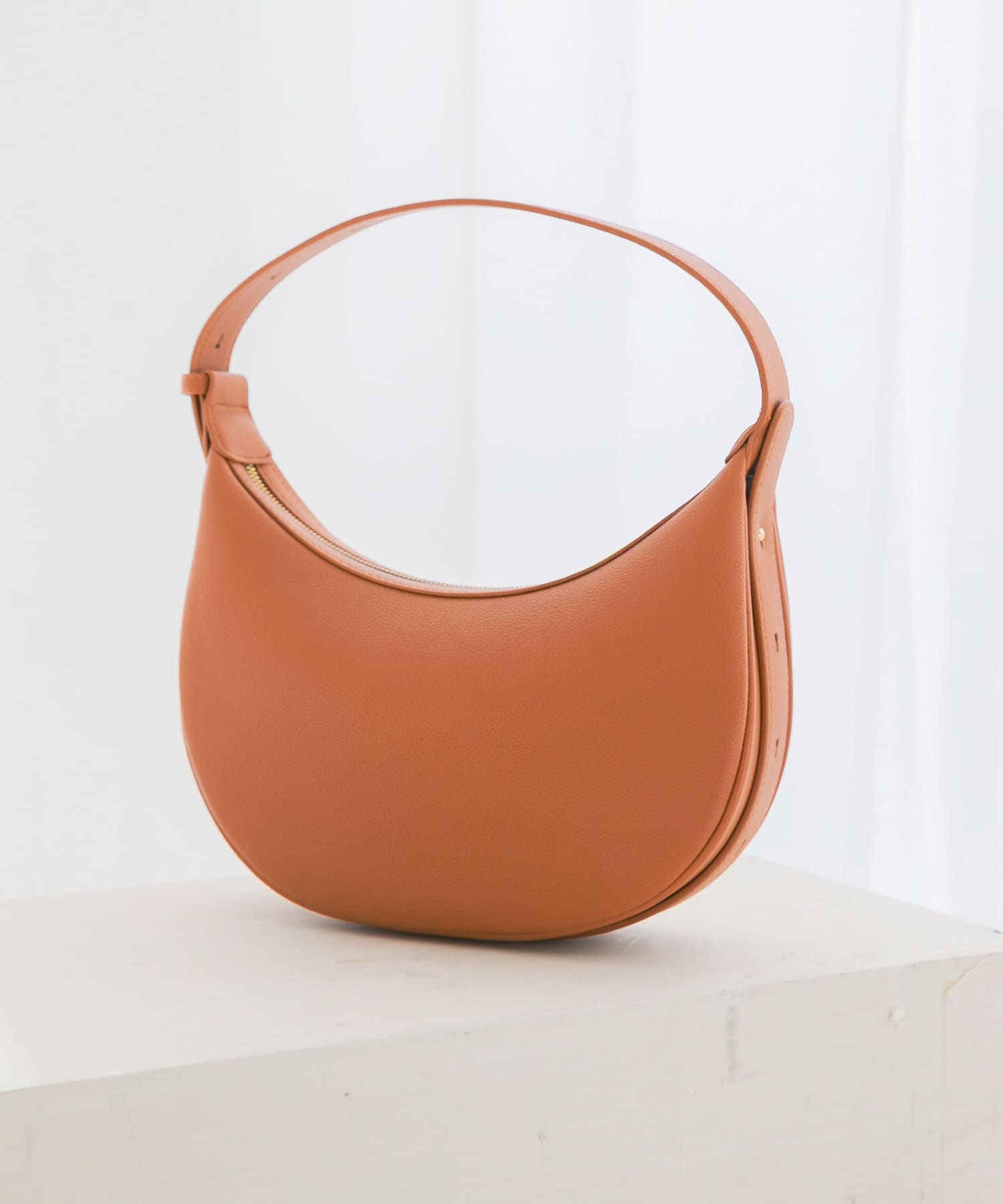 ハーフムーンバッグ BROWN -