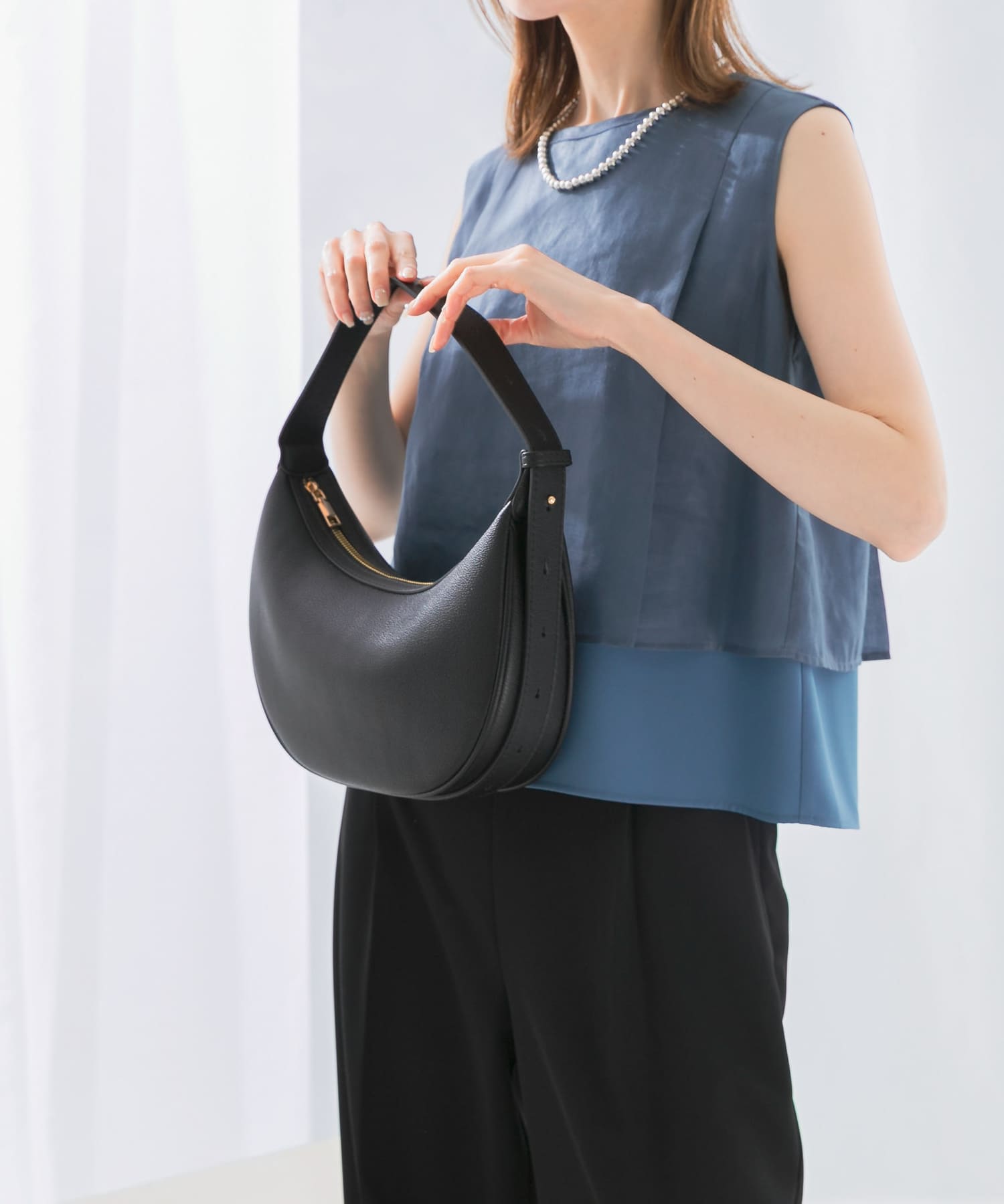 ハーフムーンバッグ BLACK -