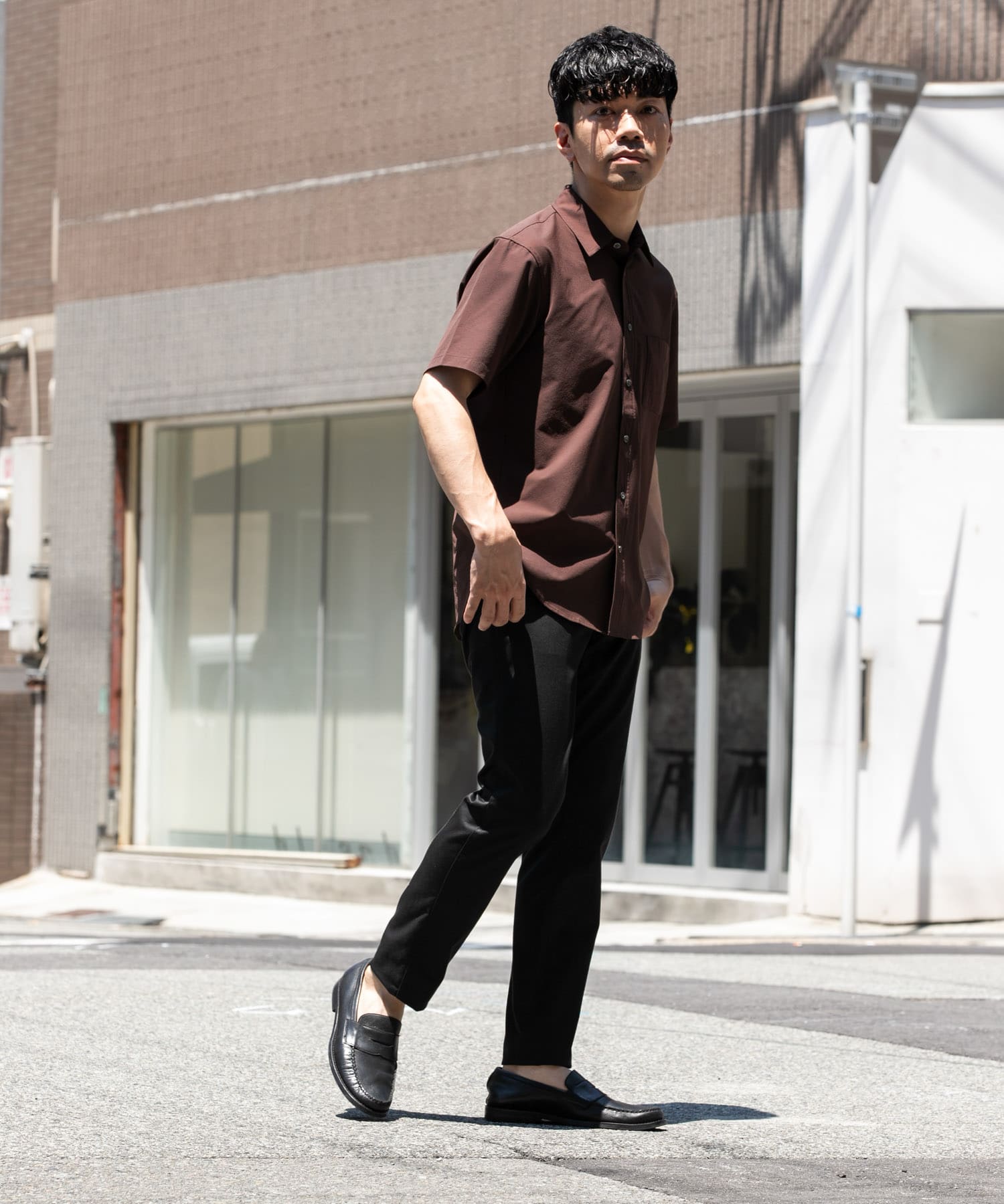 DARK BROWN