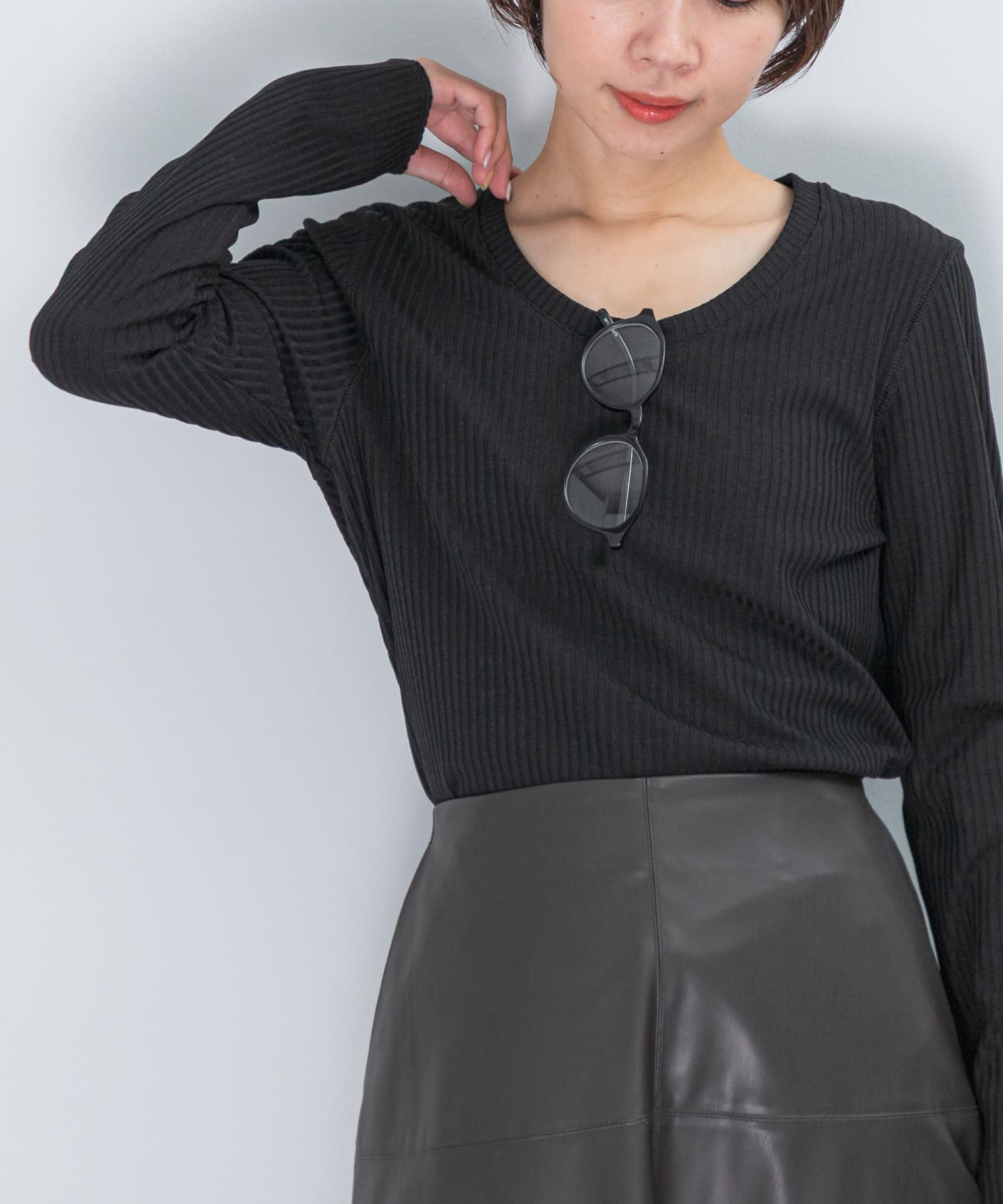 Uネックリブプルオーバー