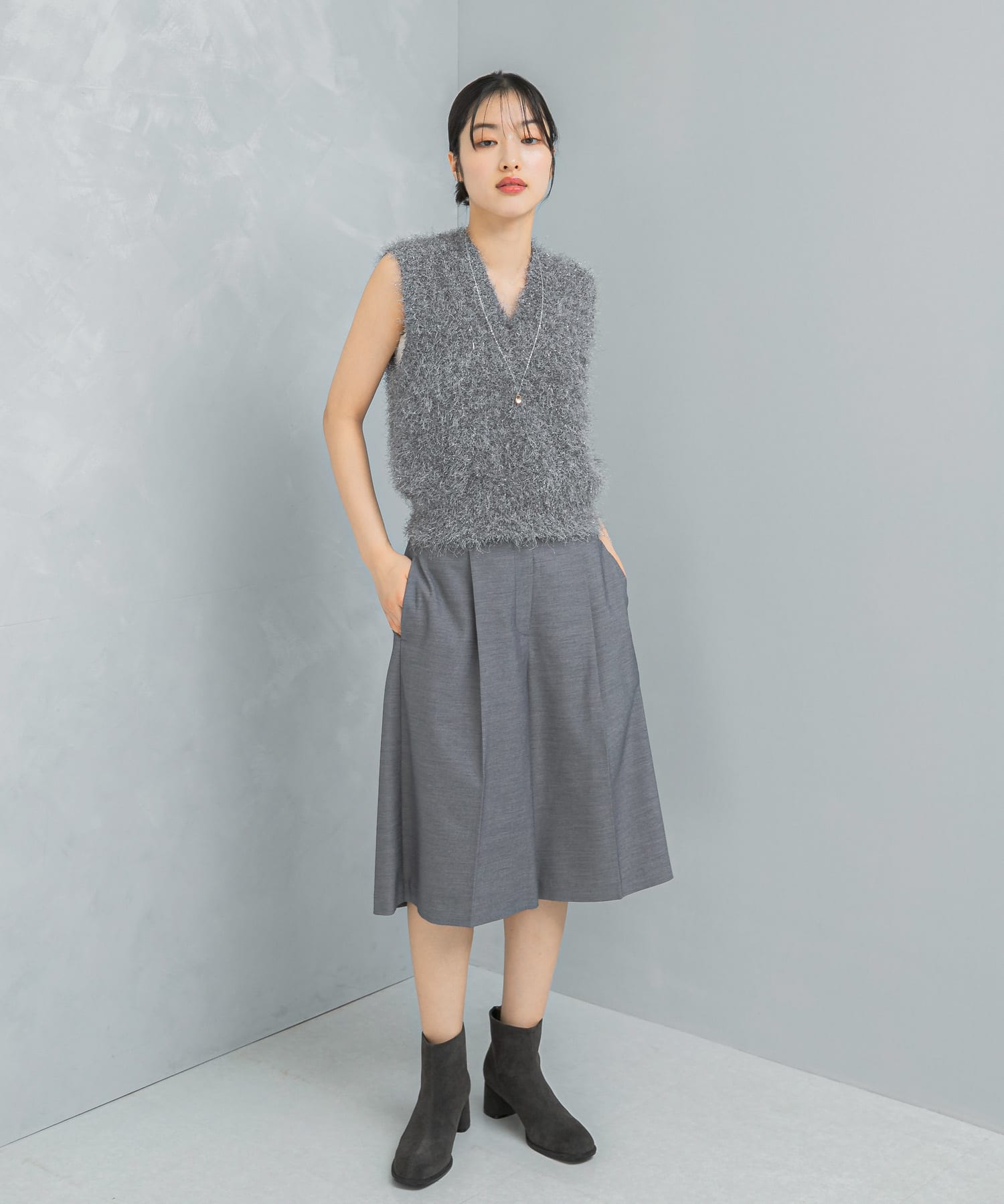 GRAY