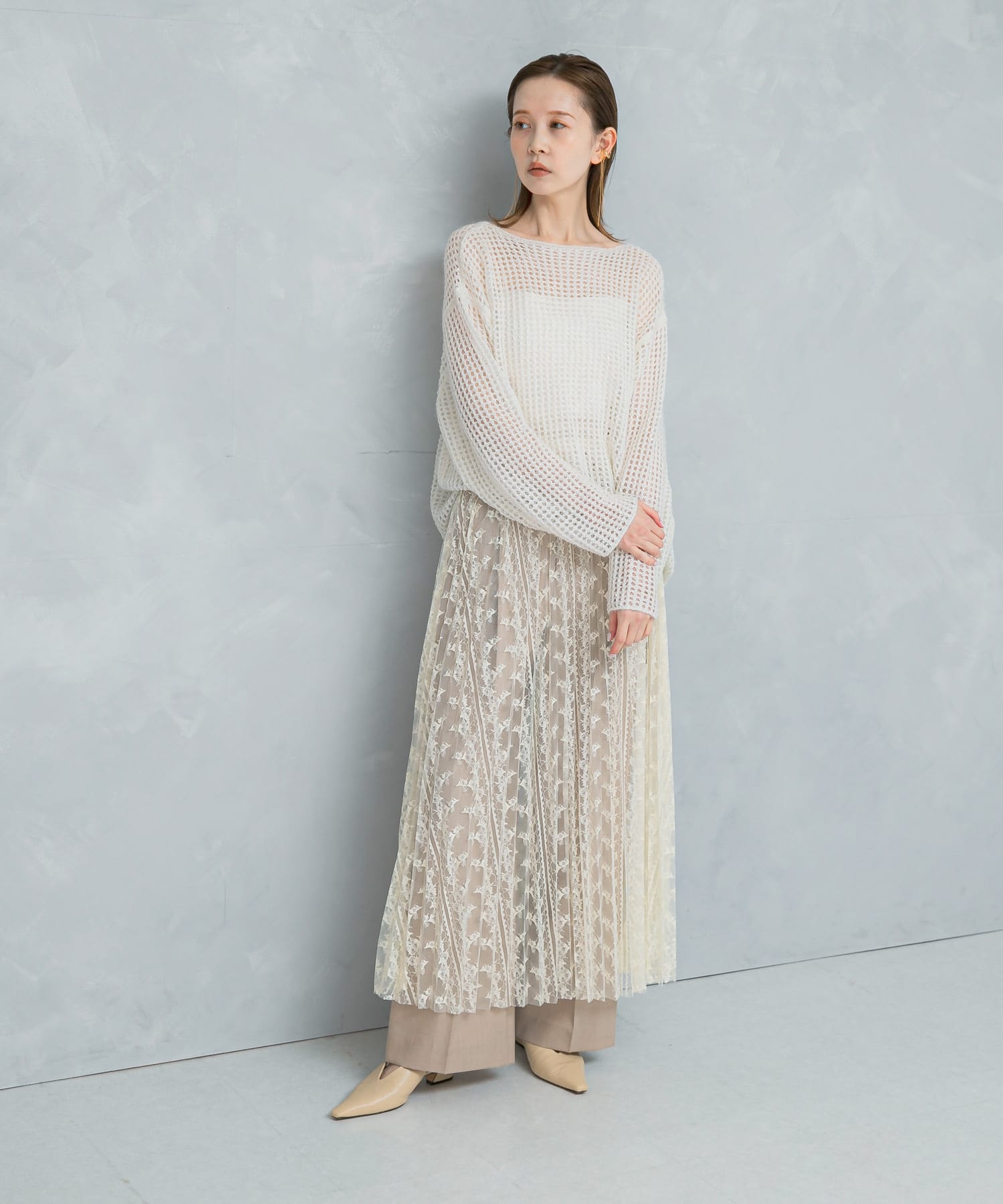 OFF WHITE
