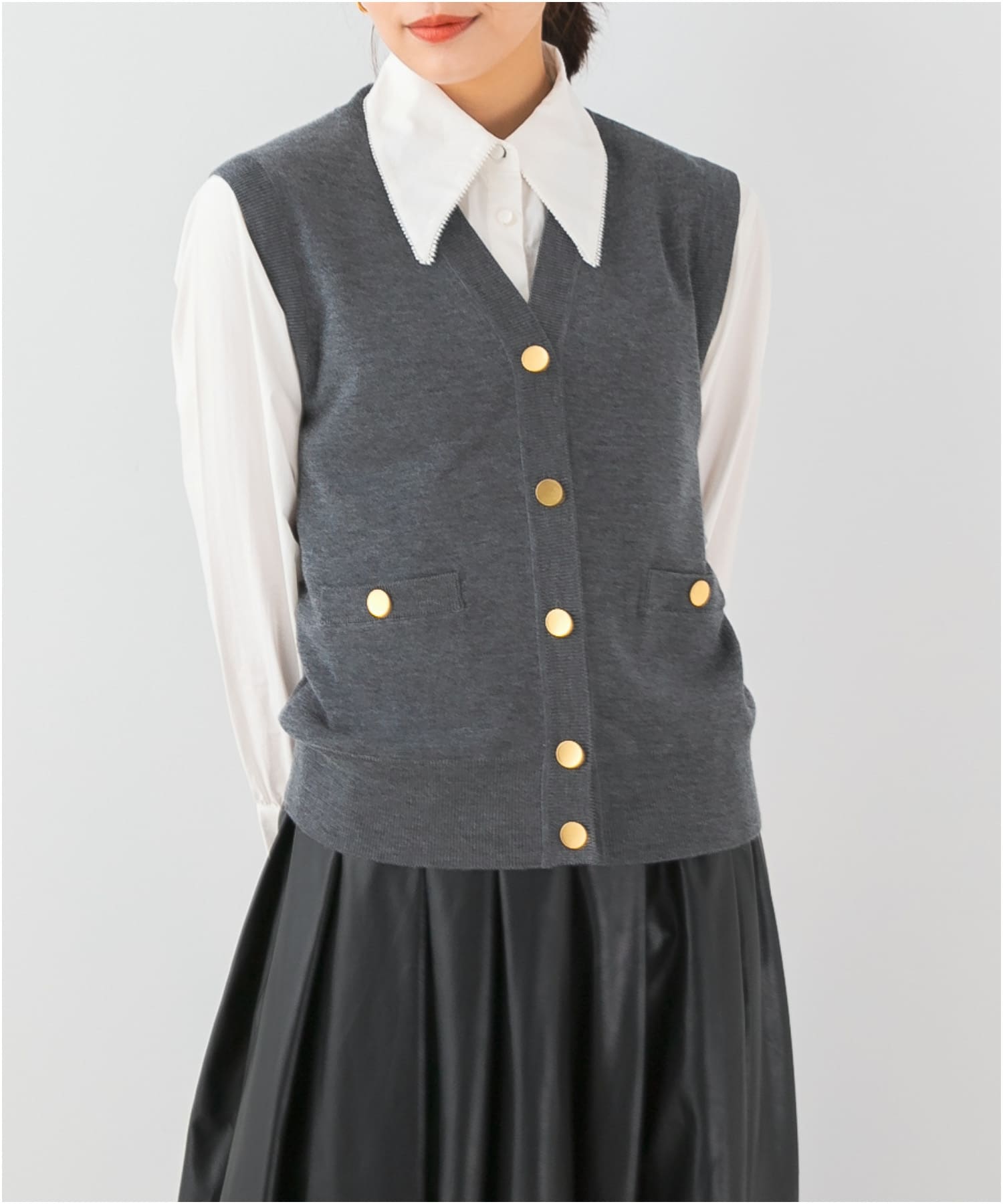 F by ROSSO　ウォッシャブルメタル釦ニットベスト