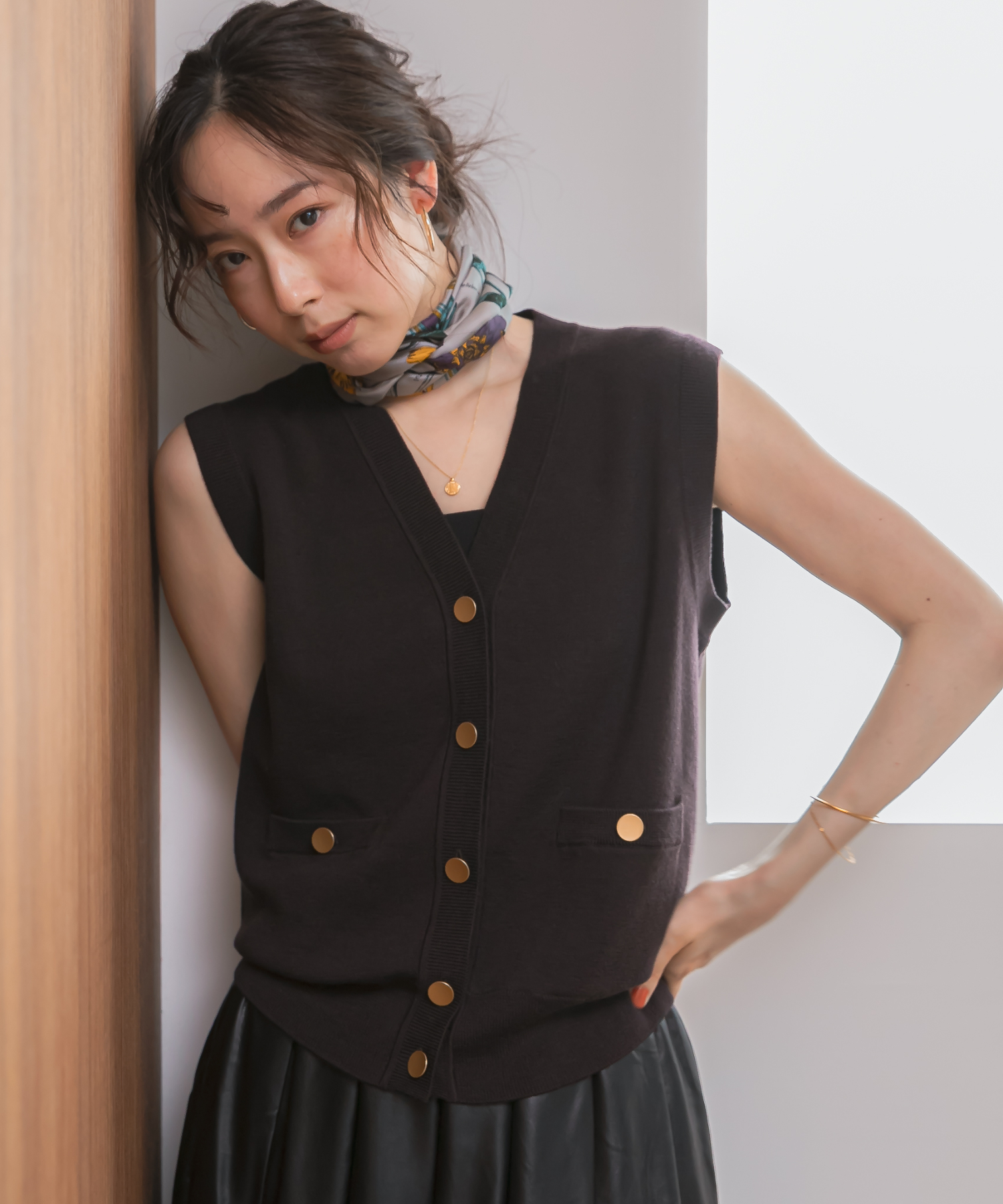F by ROSSO　ウォッシャブルメタル釦ニットベスト