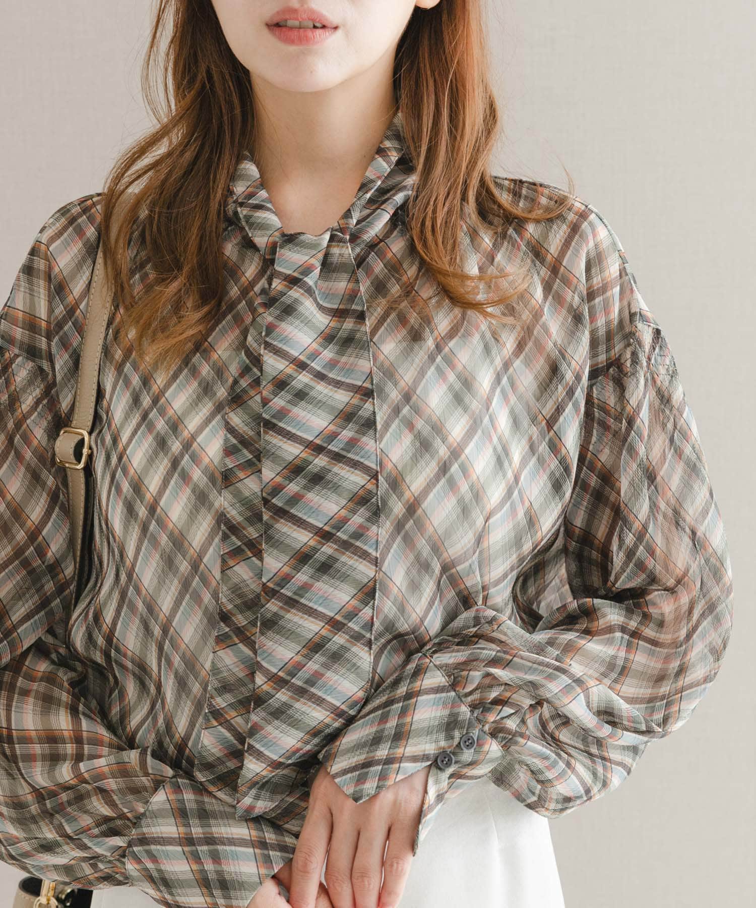 チェックボウタイボリュームブラウス