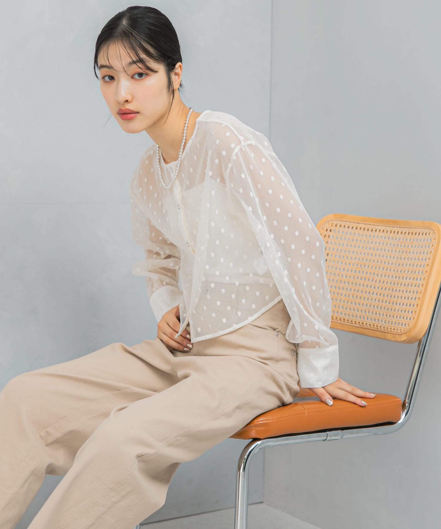 OFF WHITE