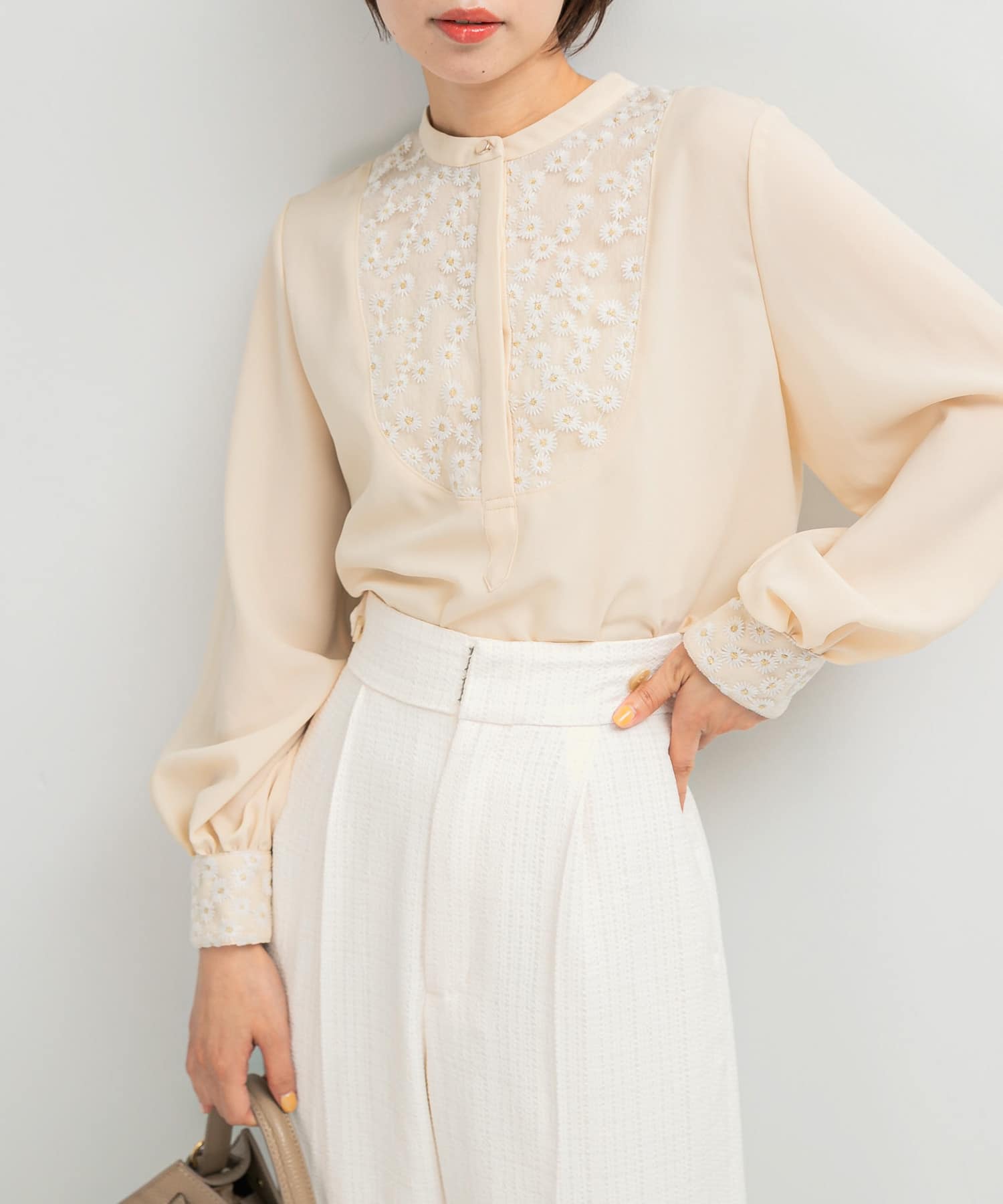 ウォッシャブルフラワー刺繍レースブラウス