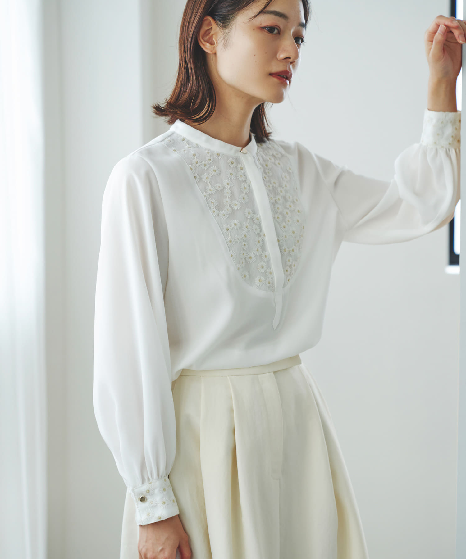 ウォッシャブルフラワー刺繍レースブラウス(FREE OFF WHITE): トップス