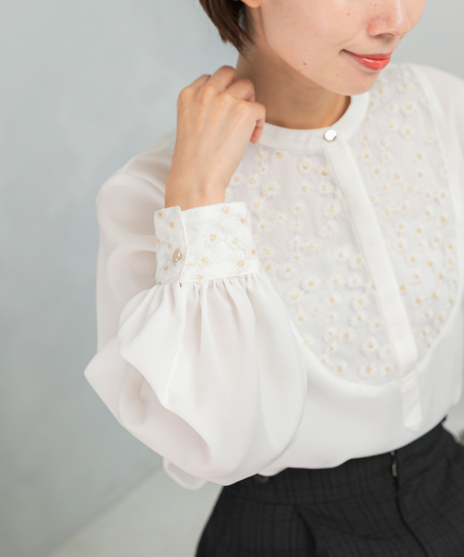 ウォッシャブルフラワー刺繍レースブラウス