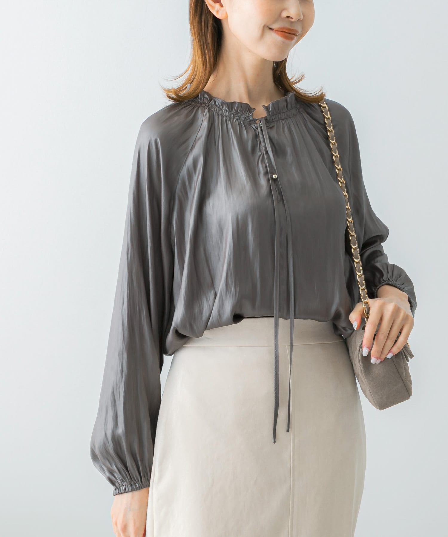 グロッシー2WAYネックギャザーブラウス