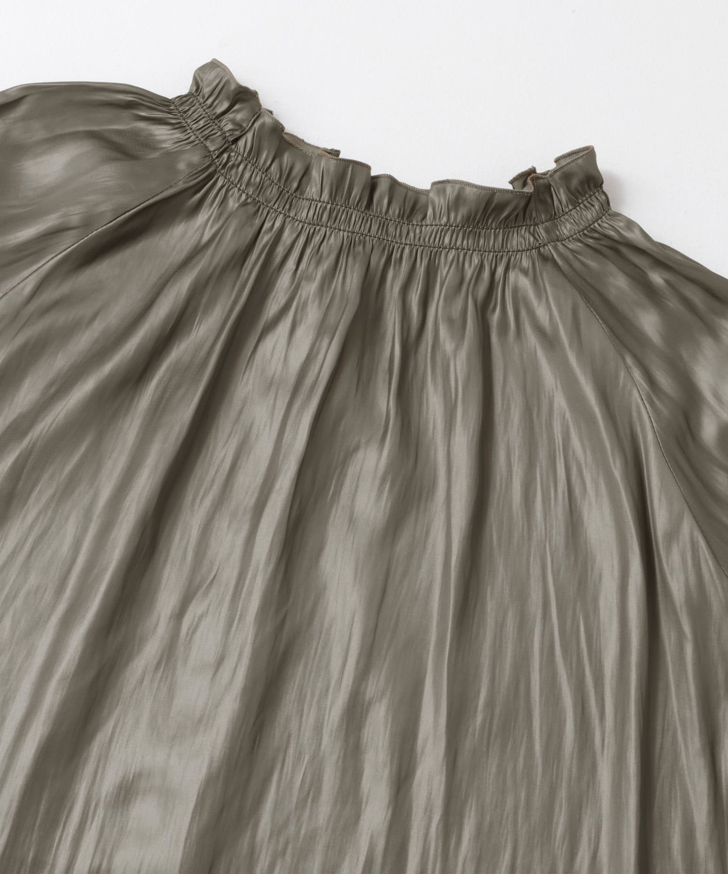 グロッシー2WAYネックギャザーブラウス CHARCOAL FREE