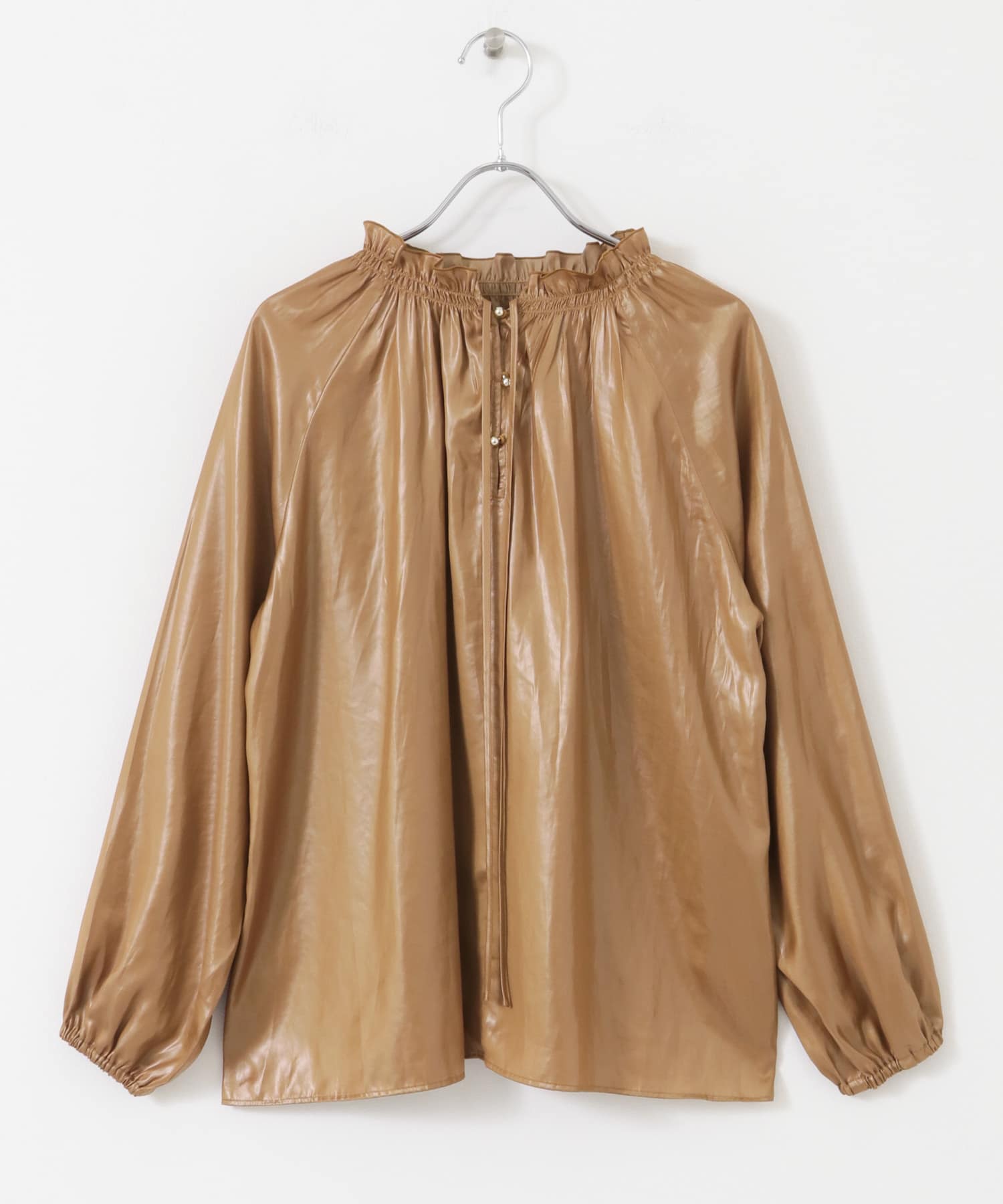 グロッシー2WAYネックギャザーブラウス CAMEL FREE