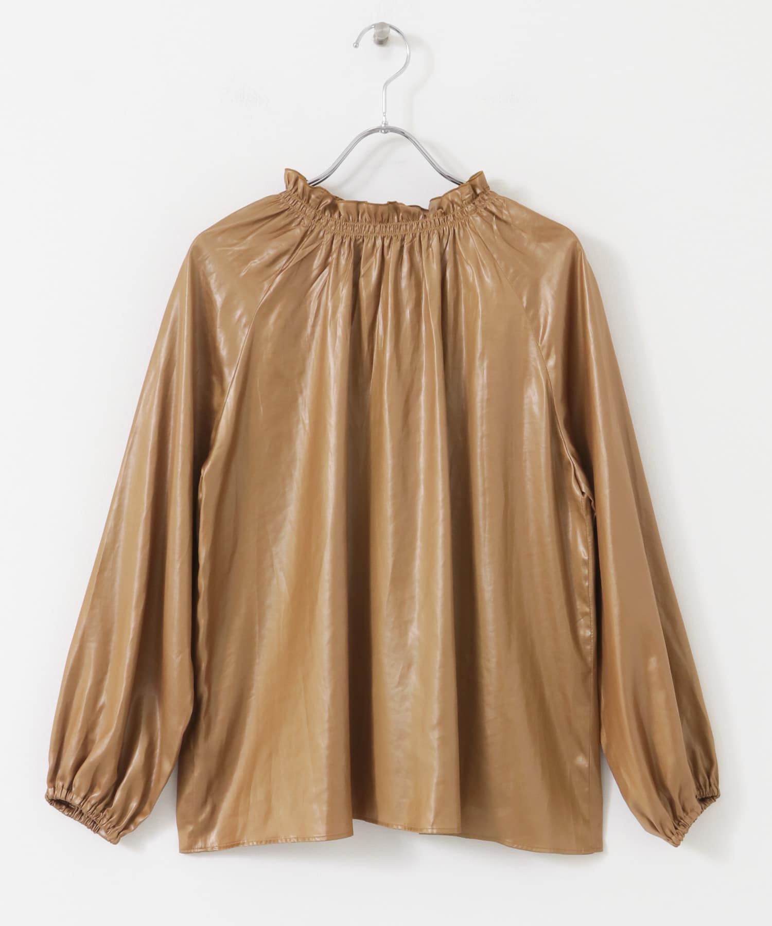 グロッシー2WAYネックギャザーブラウス CAMEL FREE