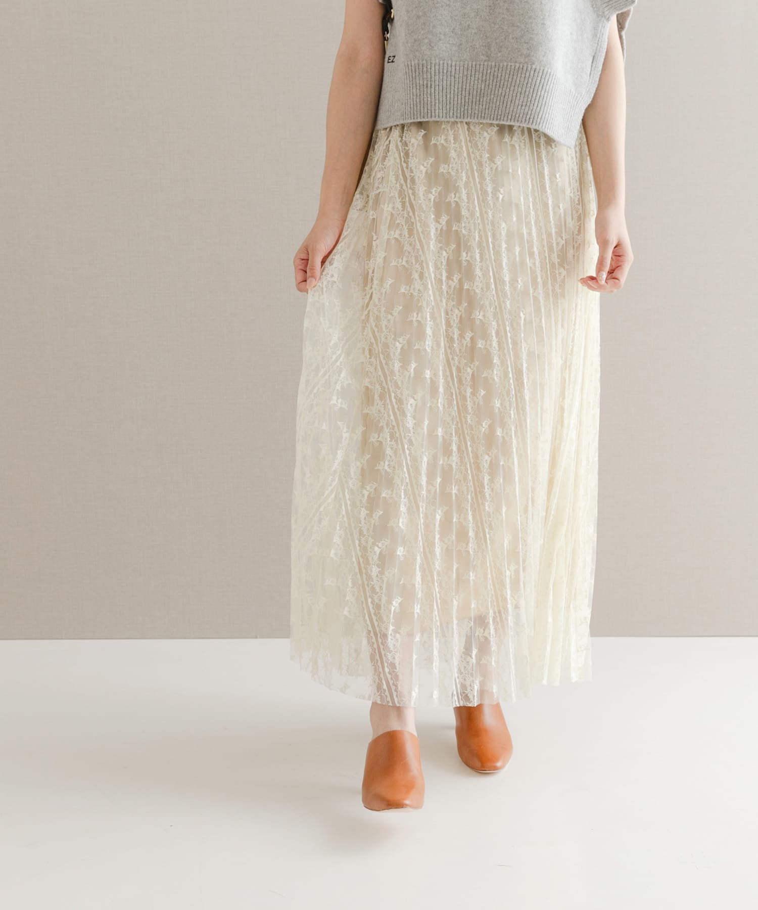 OFF WHITE