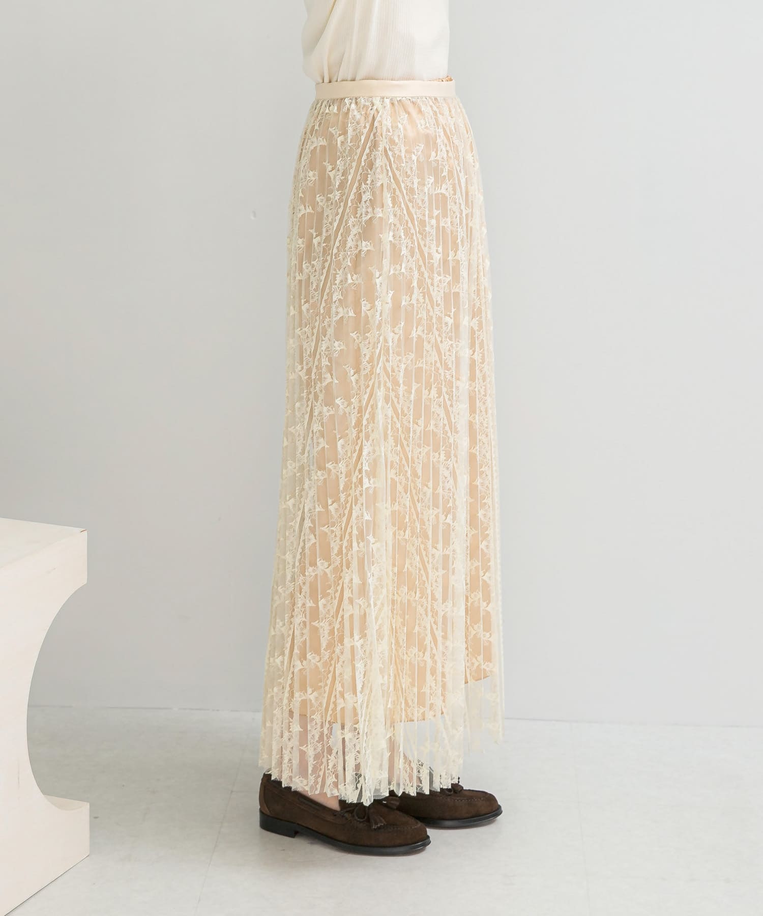 OFF WHITE