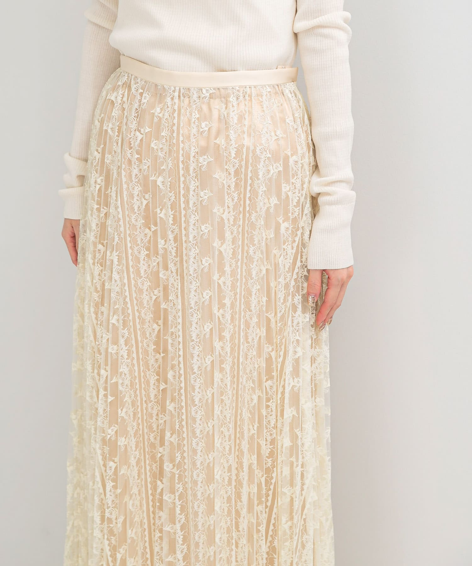 OFF WHITE