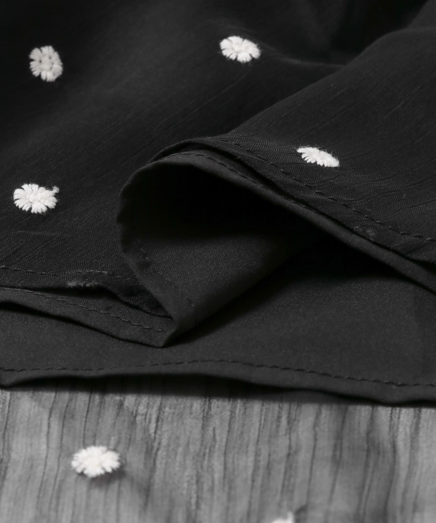 『WEB限定』フラワー刺繍フリルネックワンピース BLACK FREE
