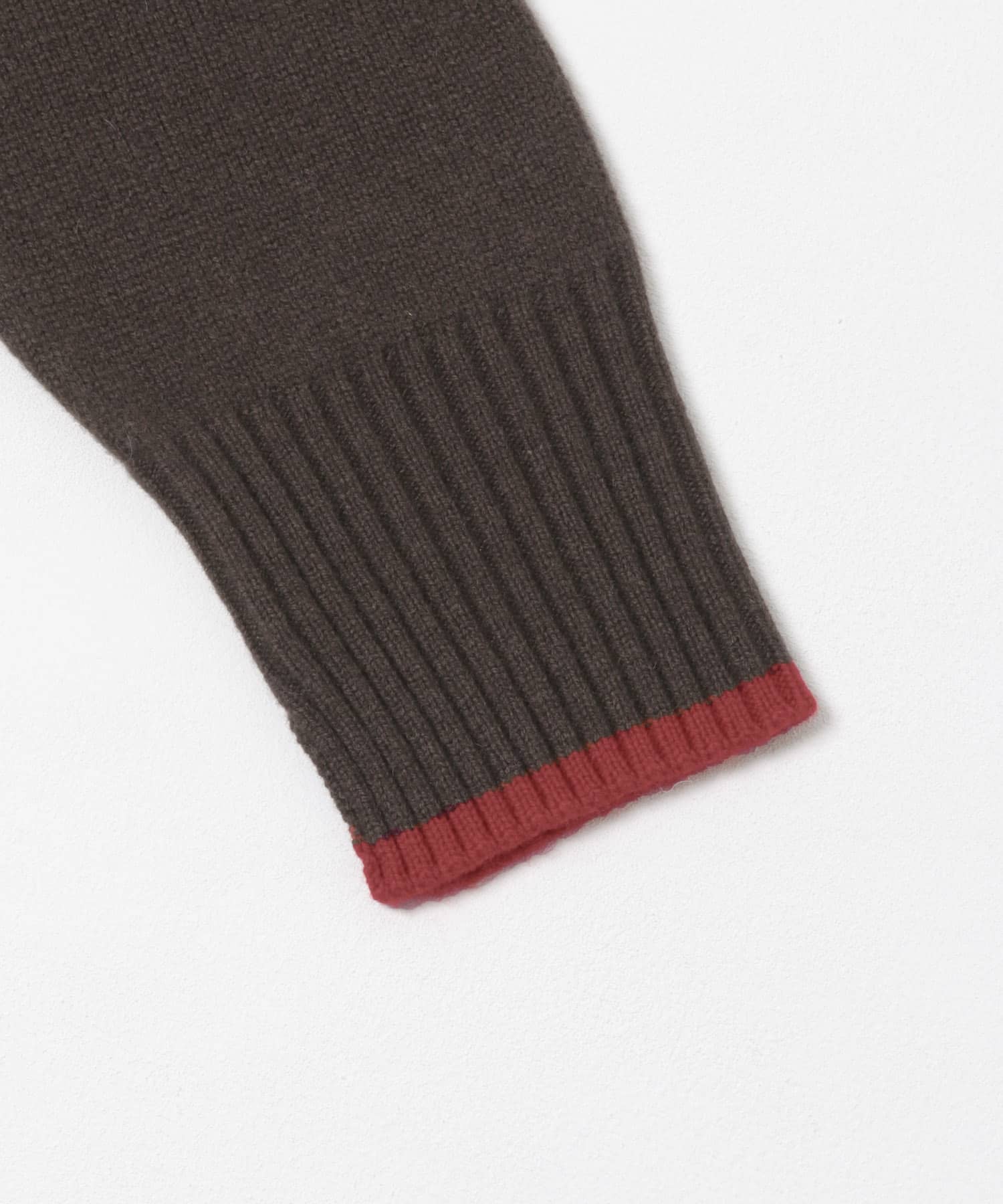 『WEB/一部店舗限定』エクストラファインシームデザインニット BROWN×RED FREE