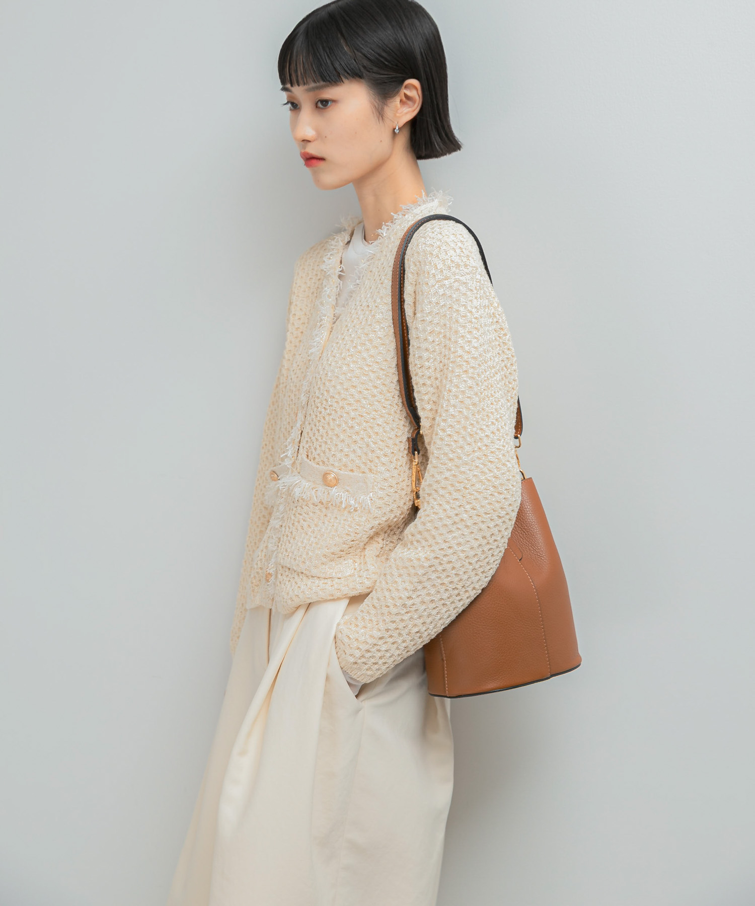 OFF WHITE