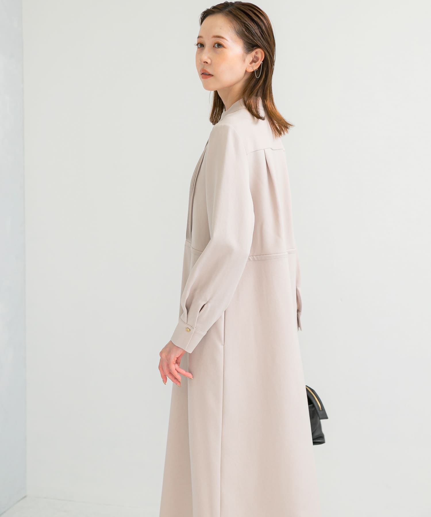 ピンタックストレートワンピース(FREE GREIGE): ワンピース｜URBAN