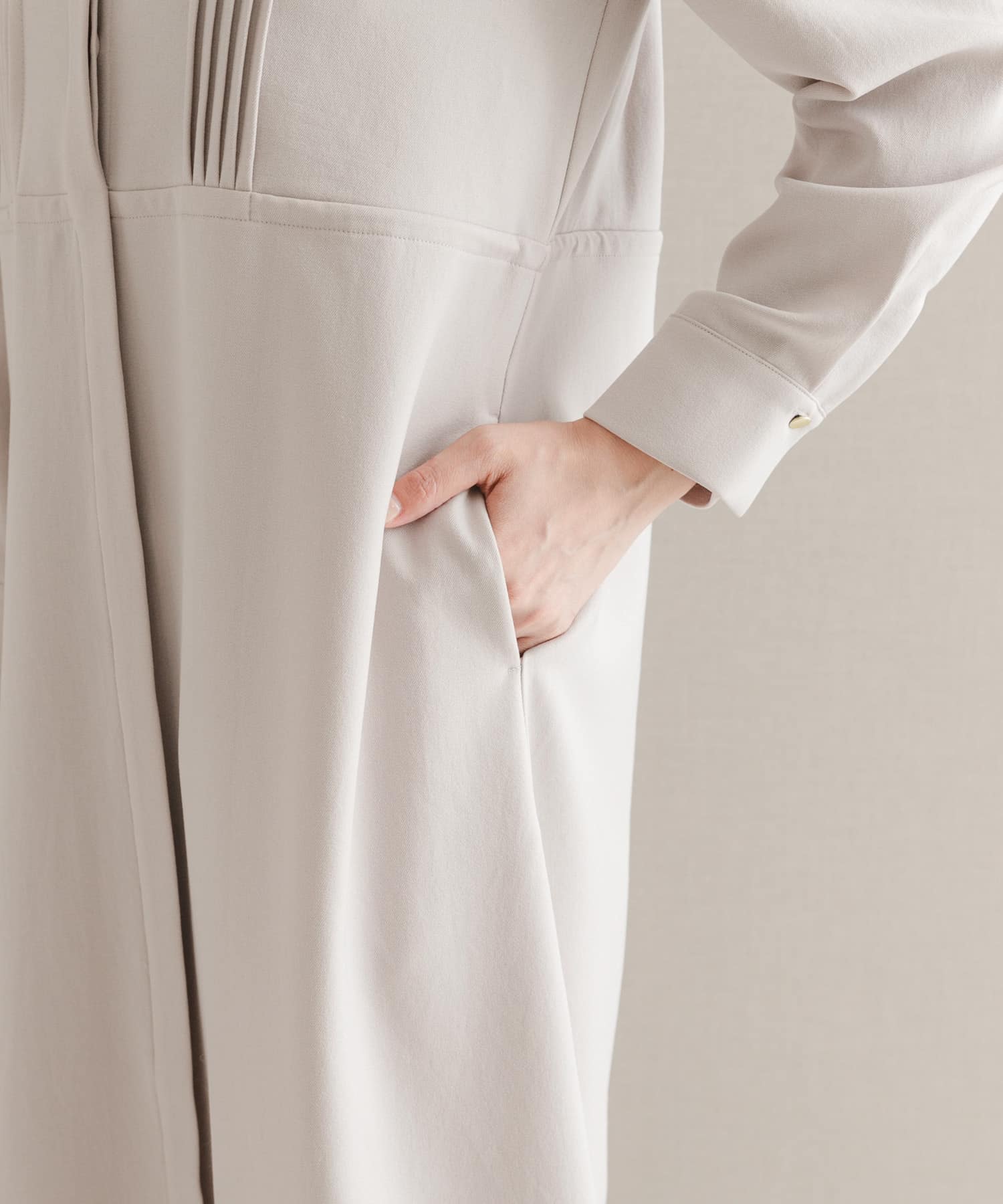 ピンタックストレートワンピース(FREE GREIGE): ワンピース｜URBAN