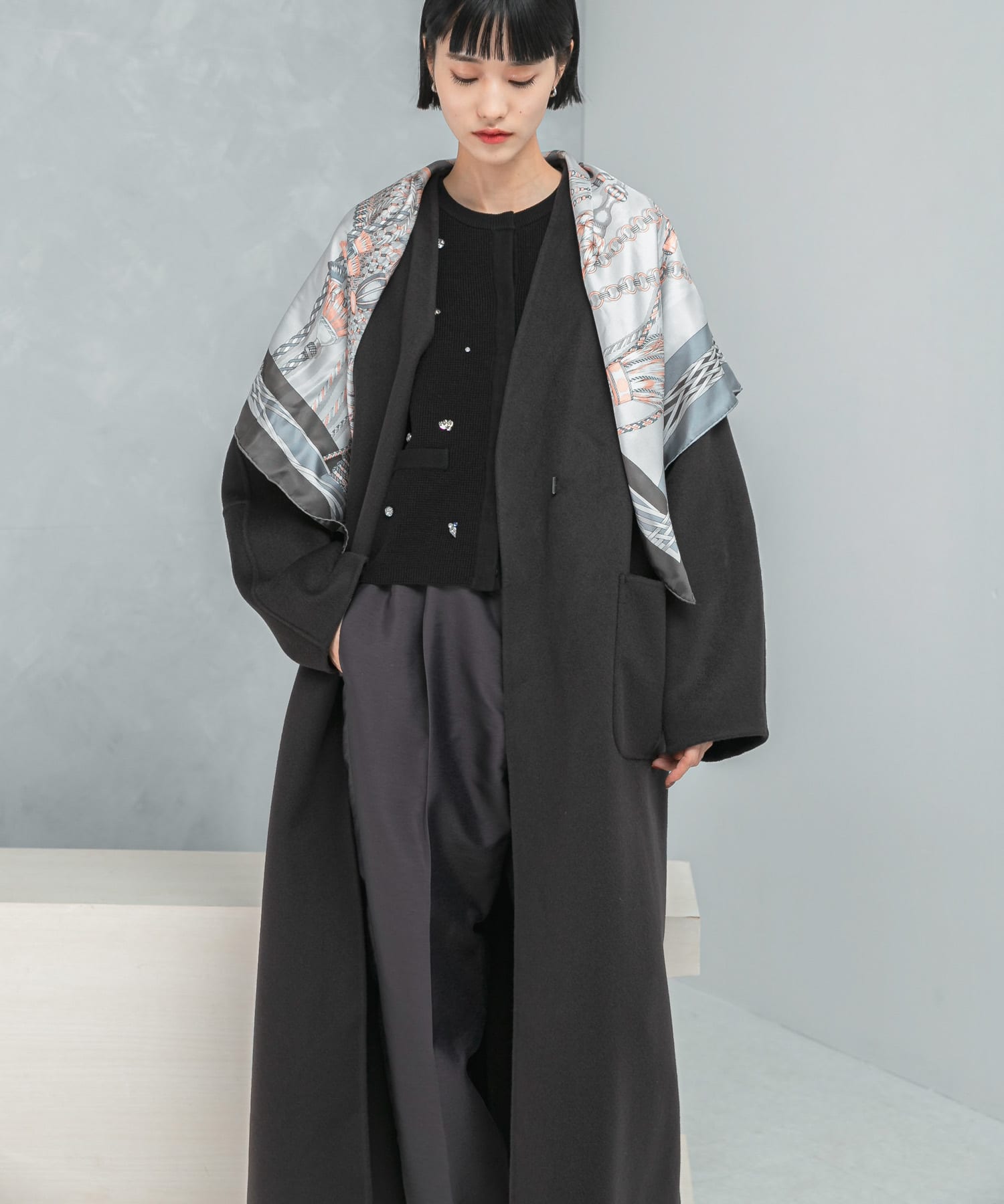 カラーレスリバーロングコート