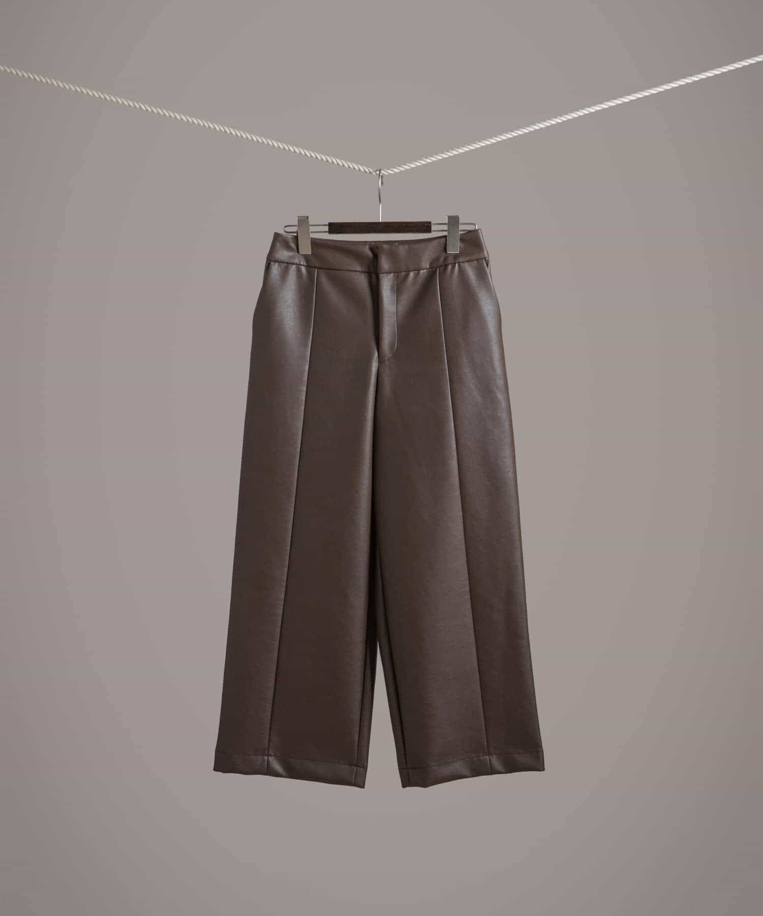 Lirica　eco leather pants