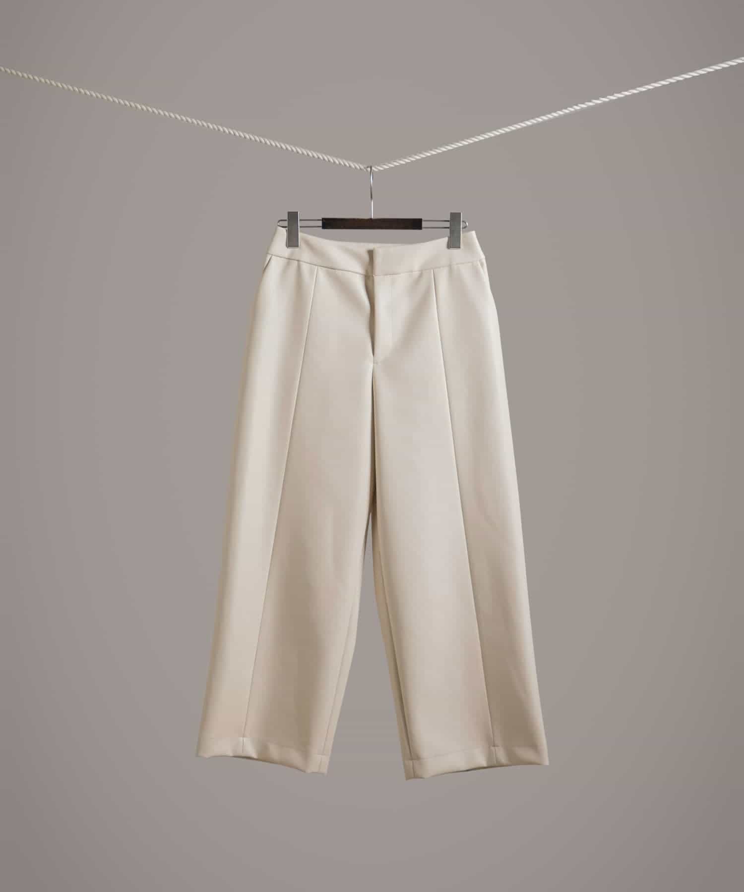 Lirica　eco leather pants