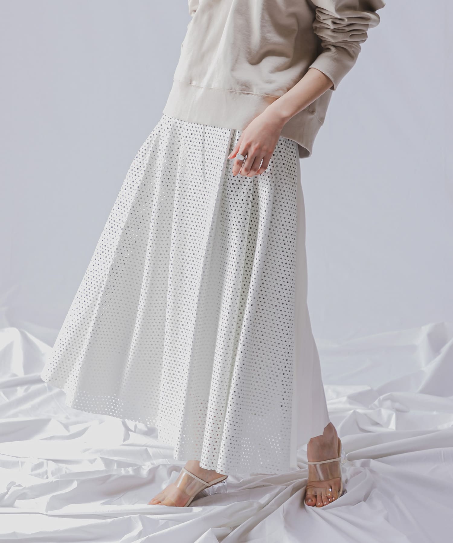 Lirica　punching pleats skirt OFFWHITE 0