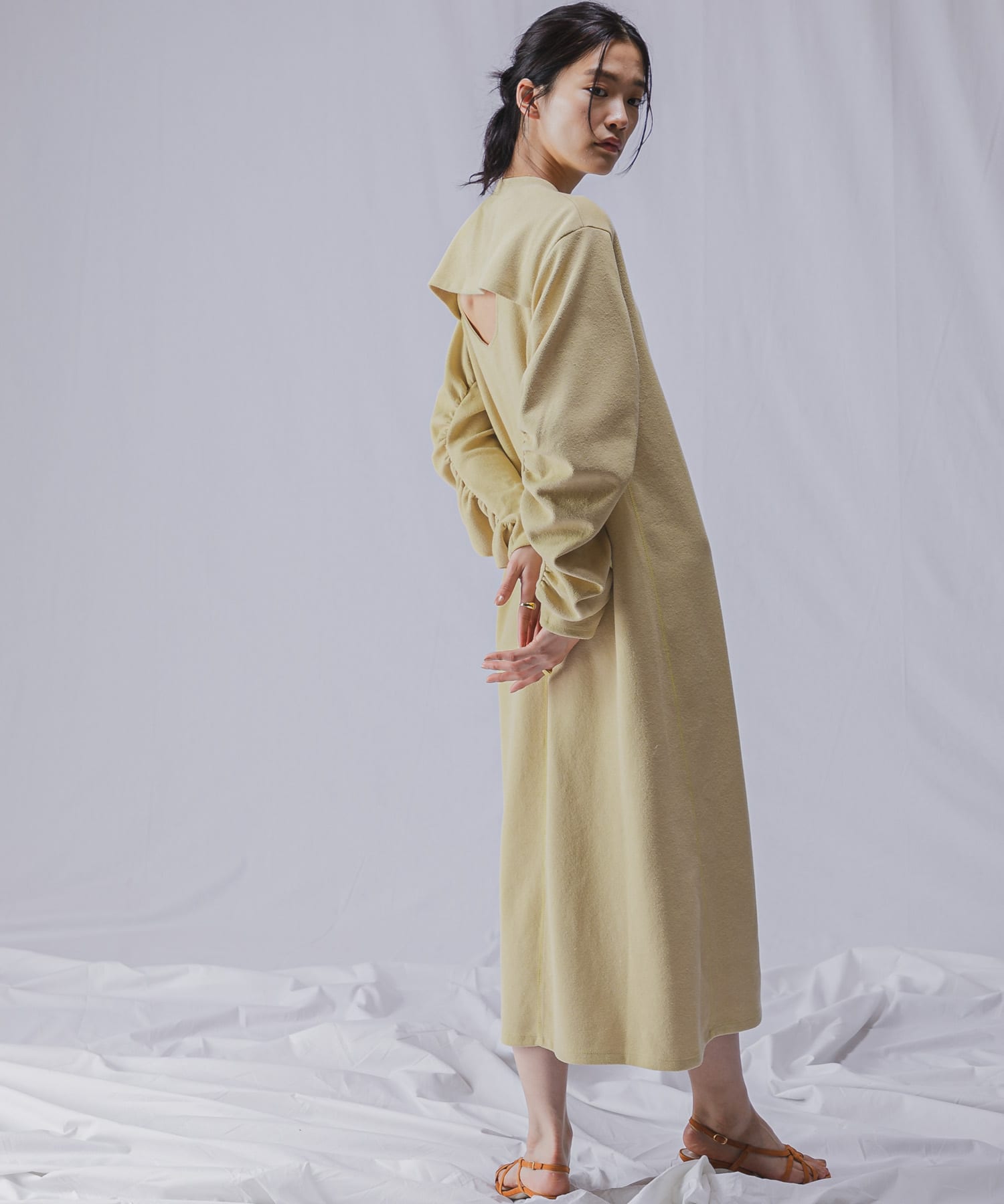Lirica　shirring cut sew one-piece YELLOW FREE