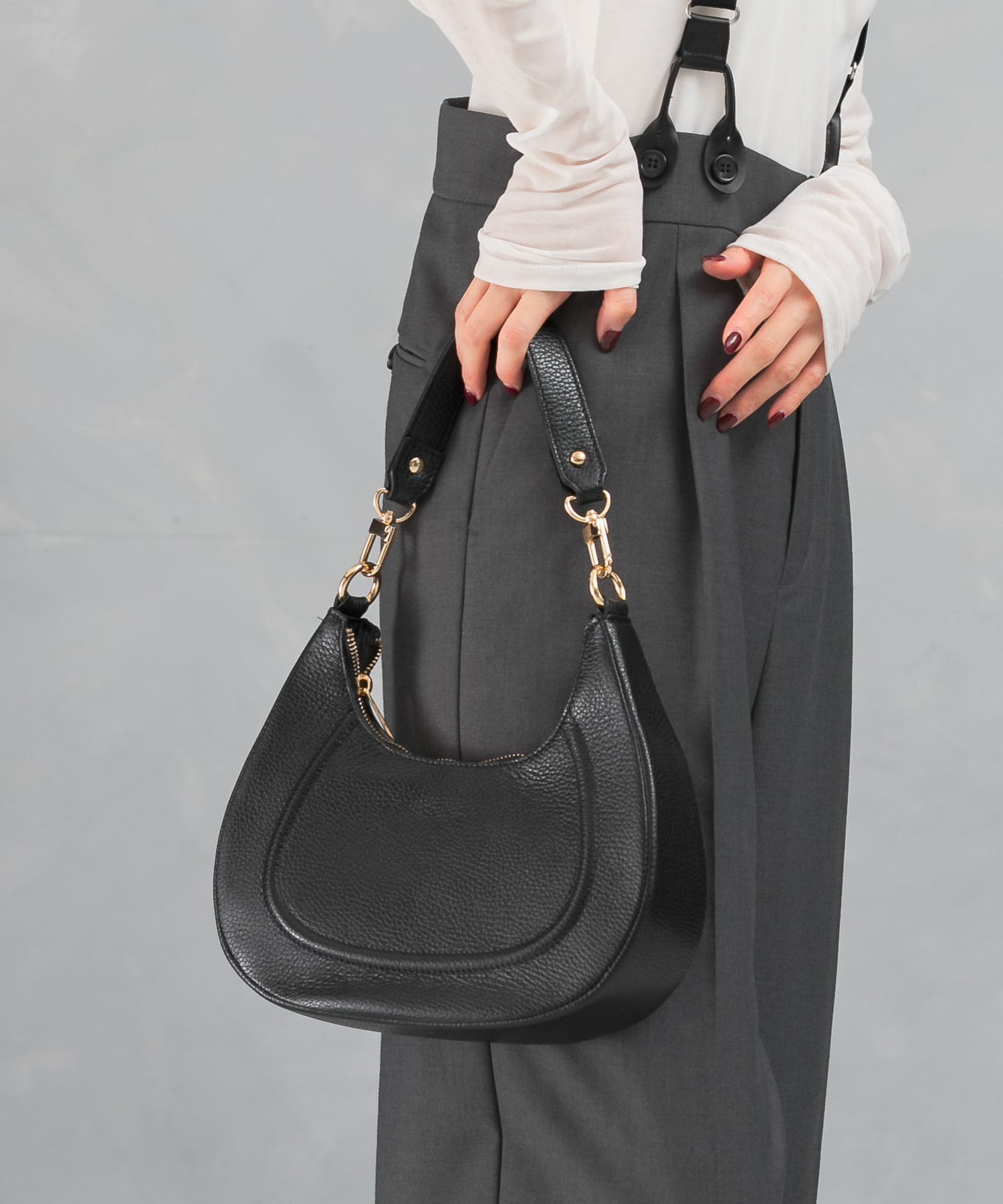AULENTTI　レザーショルダーバッグ NEGRO FREE