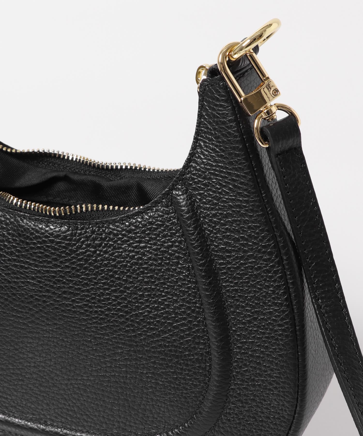 AULENTTI　レザーショルダーバッグ NEGRO FREE