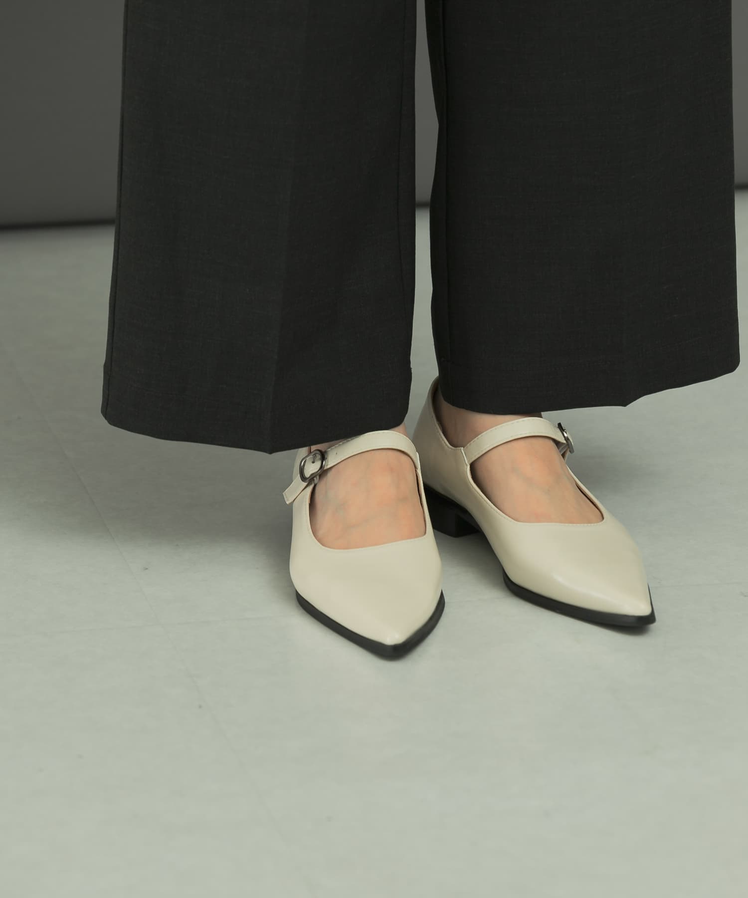 MOHI　ストラップフラットシューズ OFFWHITE 36