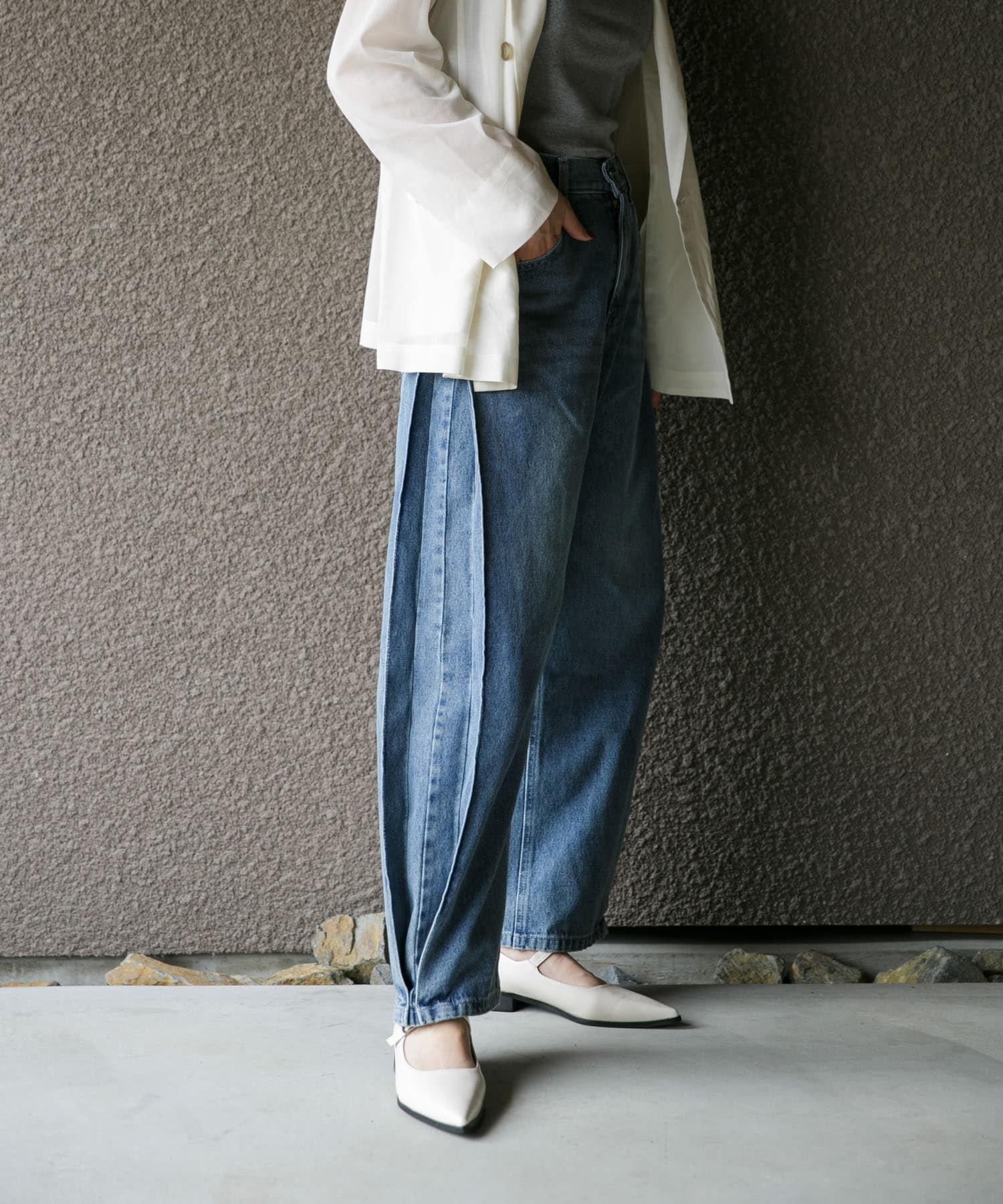 YENN SIDE PLEATED DENIM PANTS(34 LBLUE): ボトム｜URBAN RESEARCH