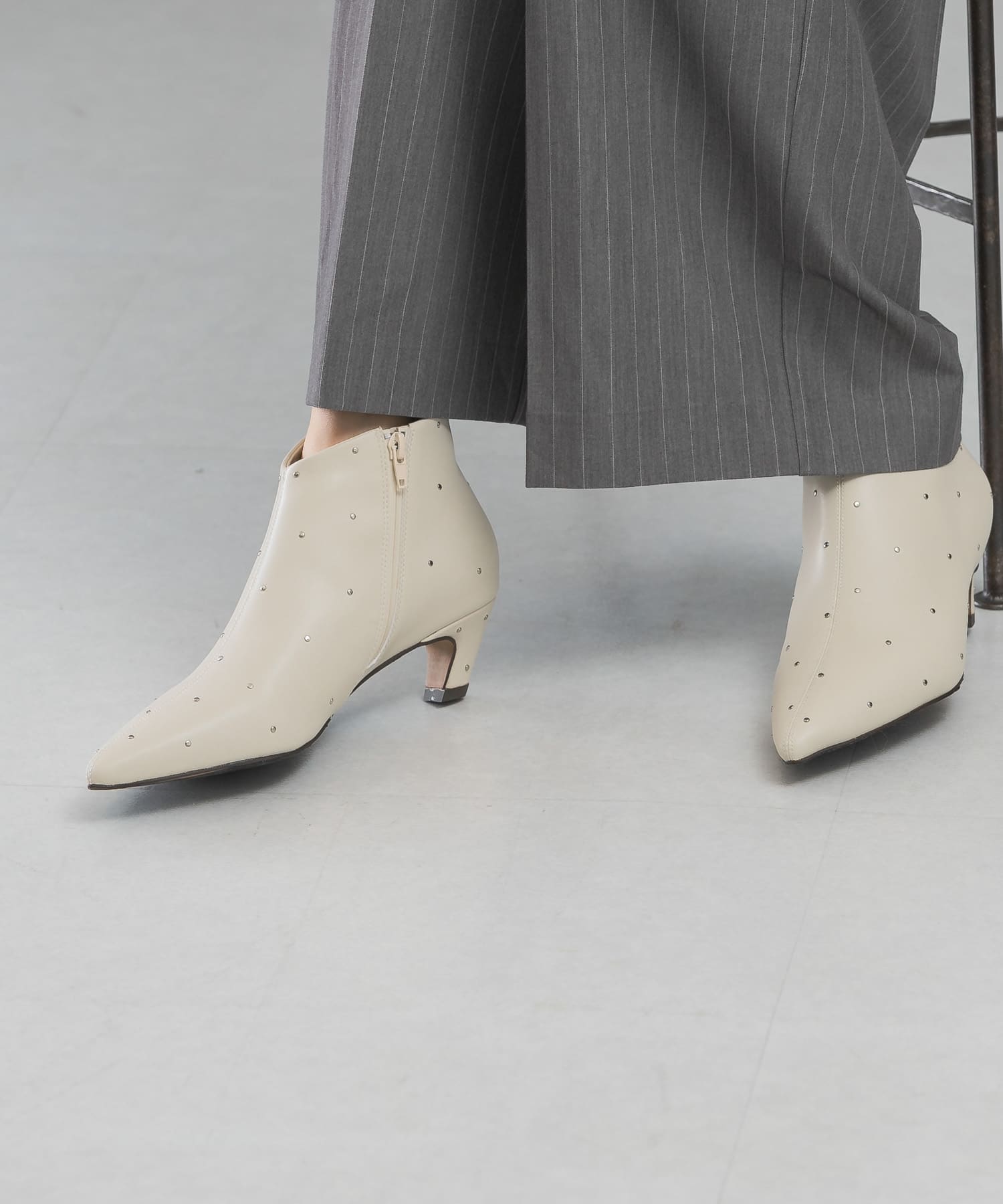 LE VERNIS　Stud pointed boots ホワイト 23.5