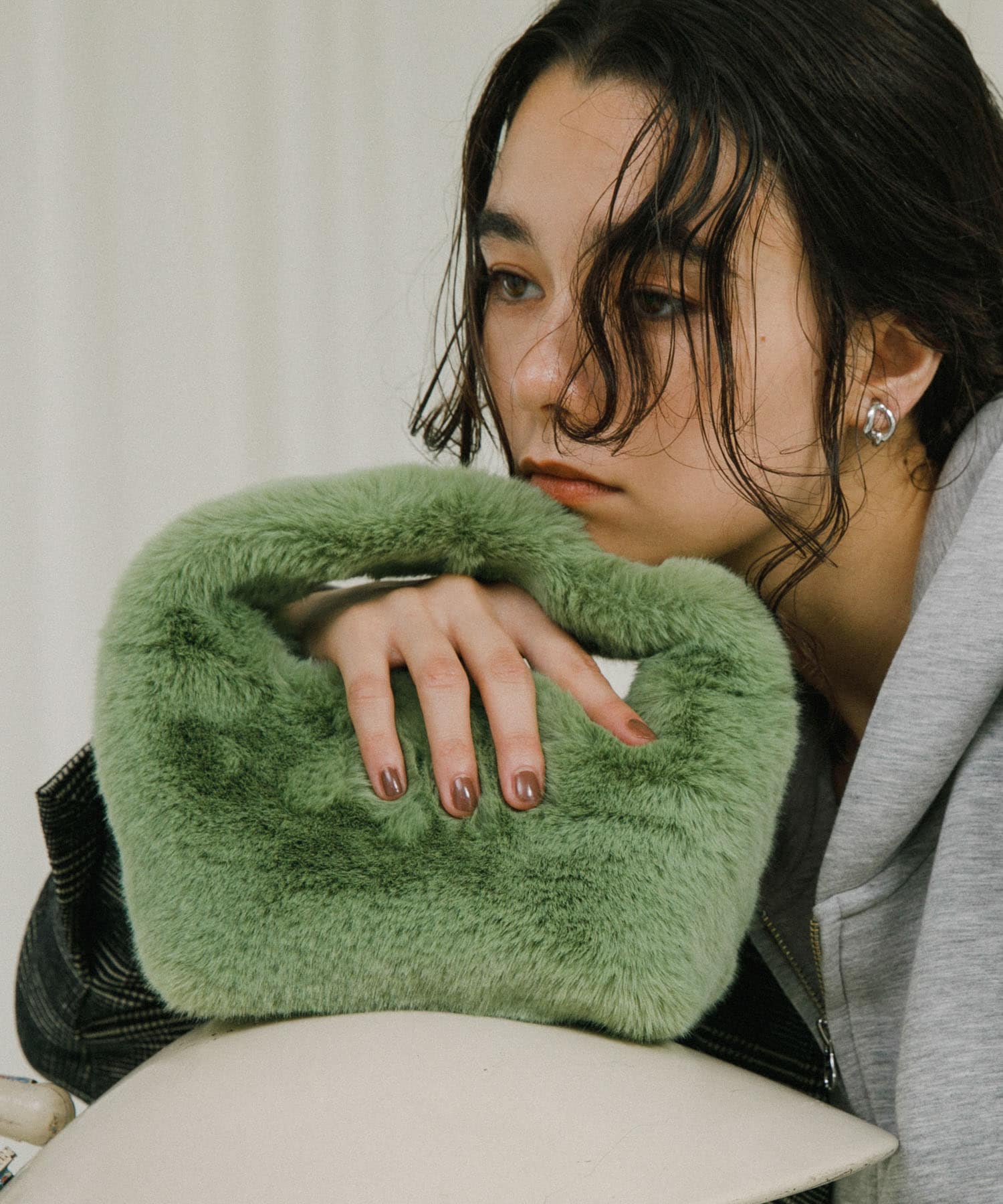 LE VERNIS　Fake fur micro bag グリーン -