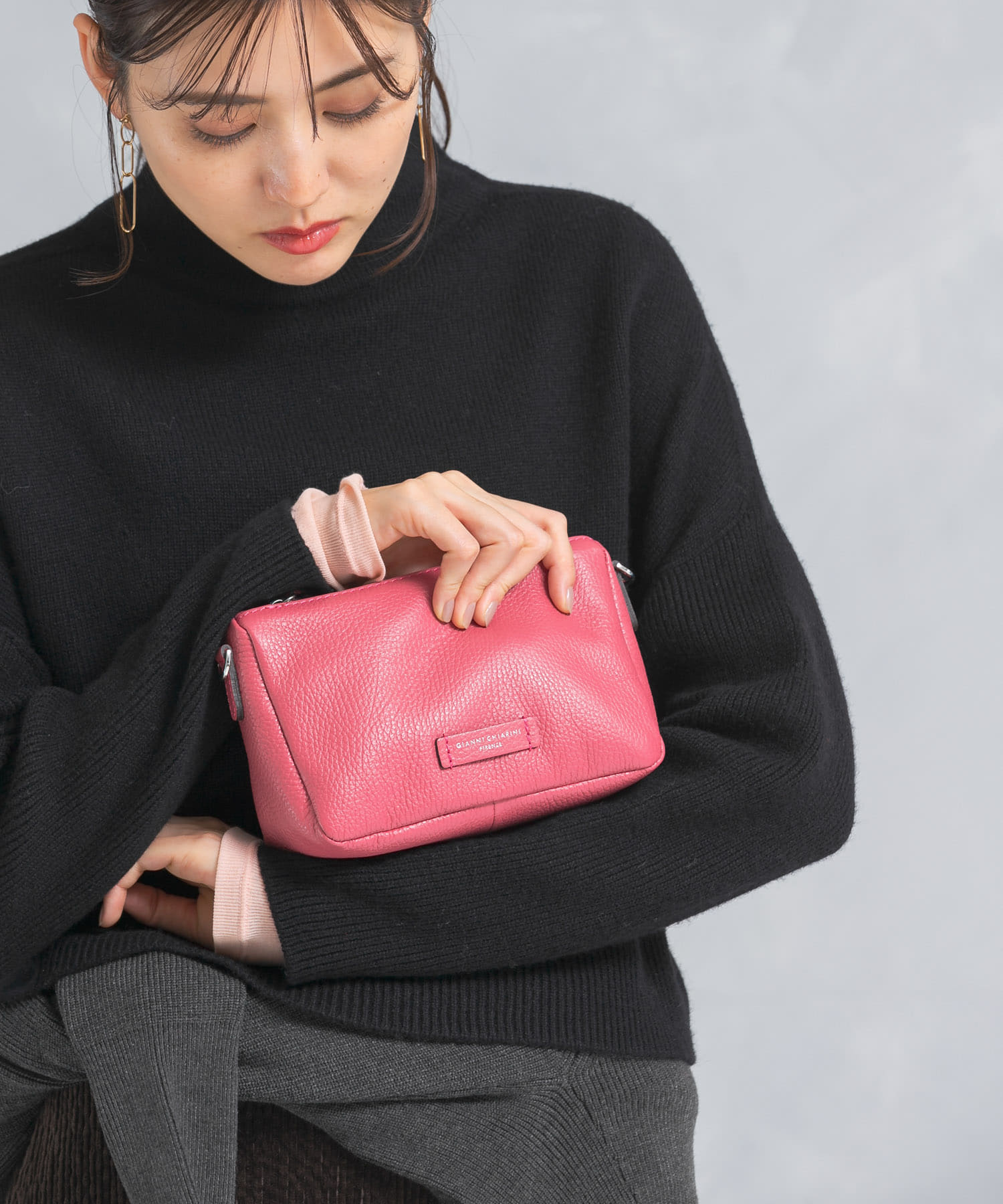 GIANNI CHIARINI　NORA POUCH CHARM -