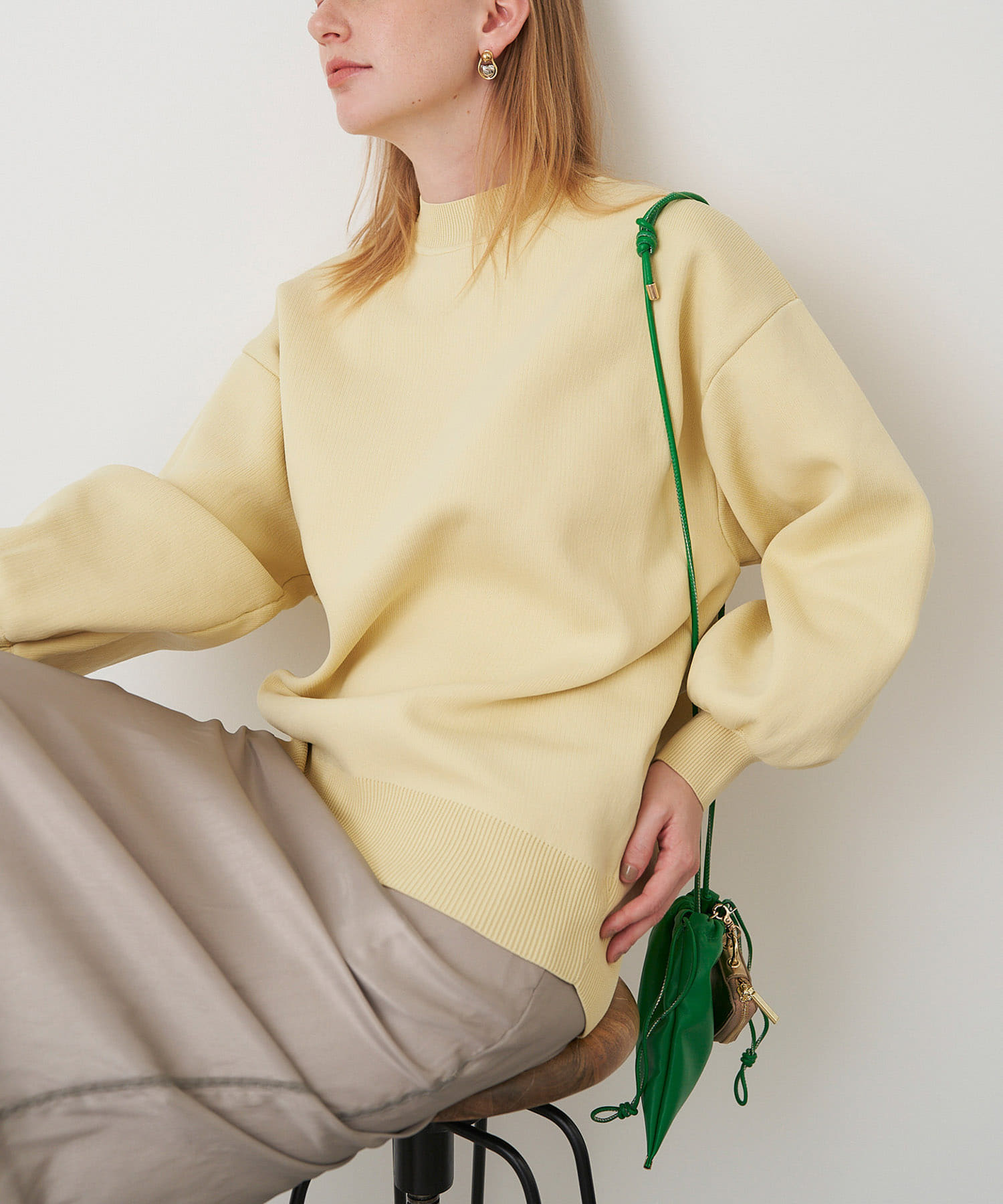 ELENDEEK　FORM SLEEVE OVER KNIT